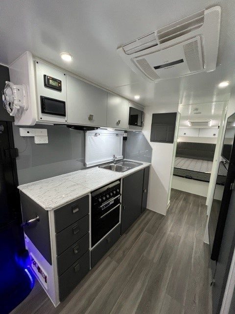 2025 Sunrise Carribean 23ft Rear Club Lounge With Centre Shower / Toilet
