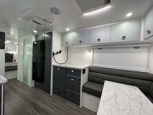 2025 Sunrise Carribean 23ft Rear Club Lounge With Centre Shower / Toilet