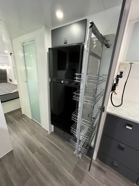 2025 Sunrise Carribean 23ft Rear Club Lounge With Centre Shower / Toilet