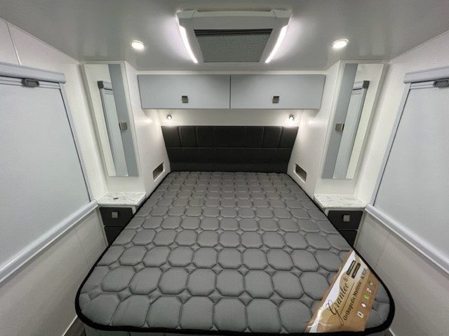 2025 Sunrise Carribean 23ft Rear Club Lounge With Centre Shower / Toilet