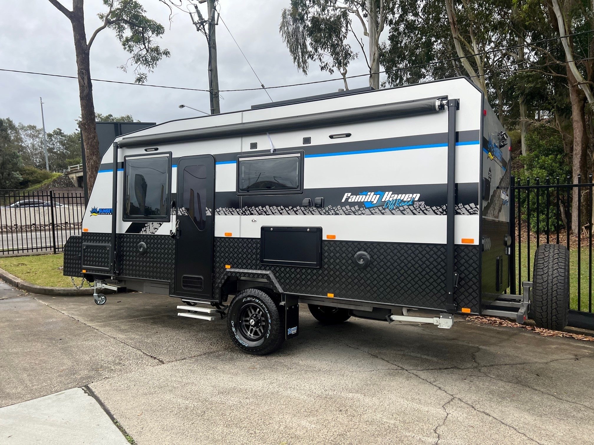 2024 Sunset Family Haven 18ft6 Off-road Triple Bunk Caravan