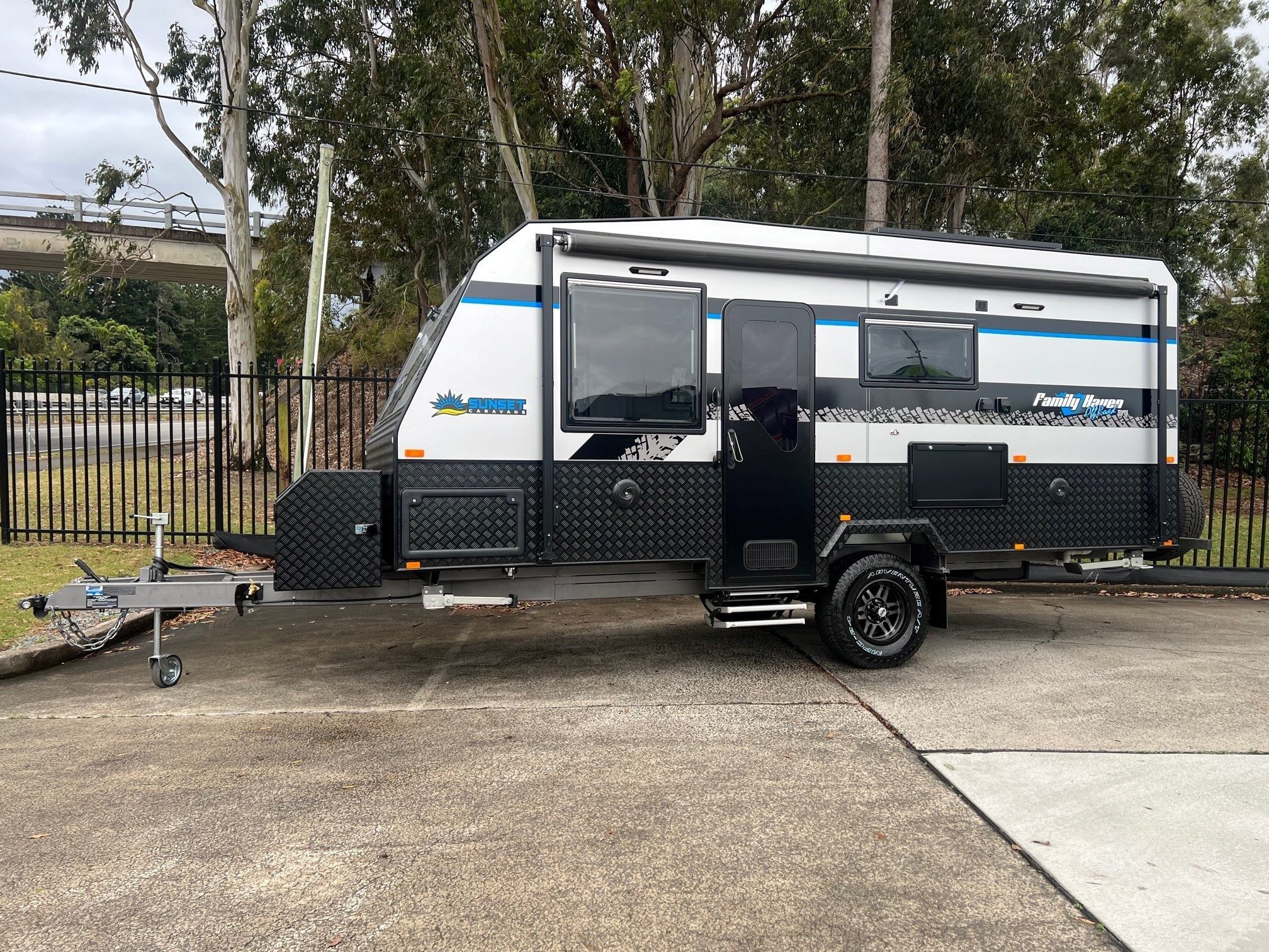 2024 Sunset Family Haven 18ft6 Off-road Triple Bunk Caravan