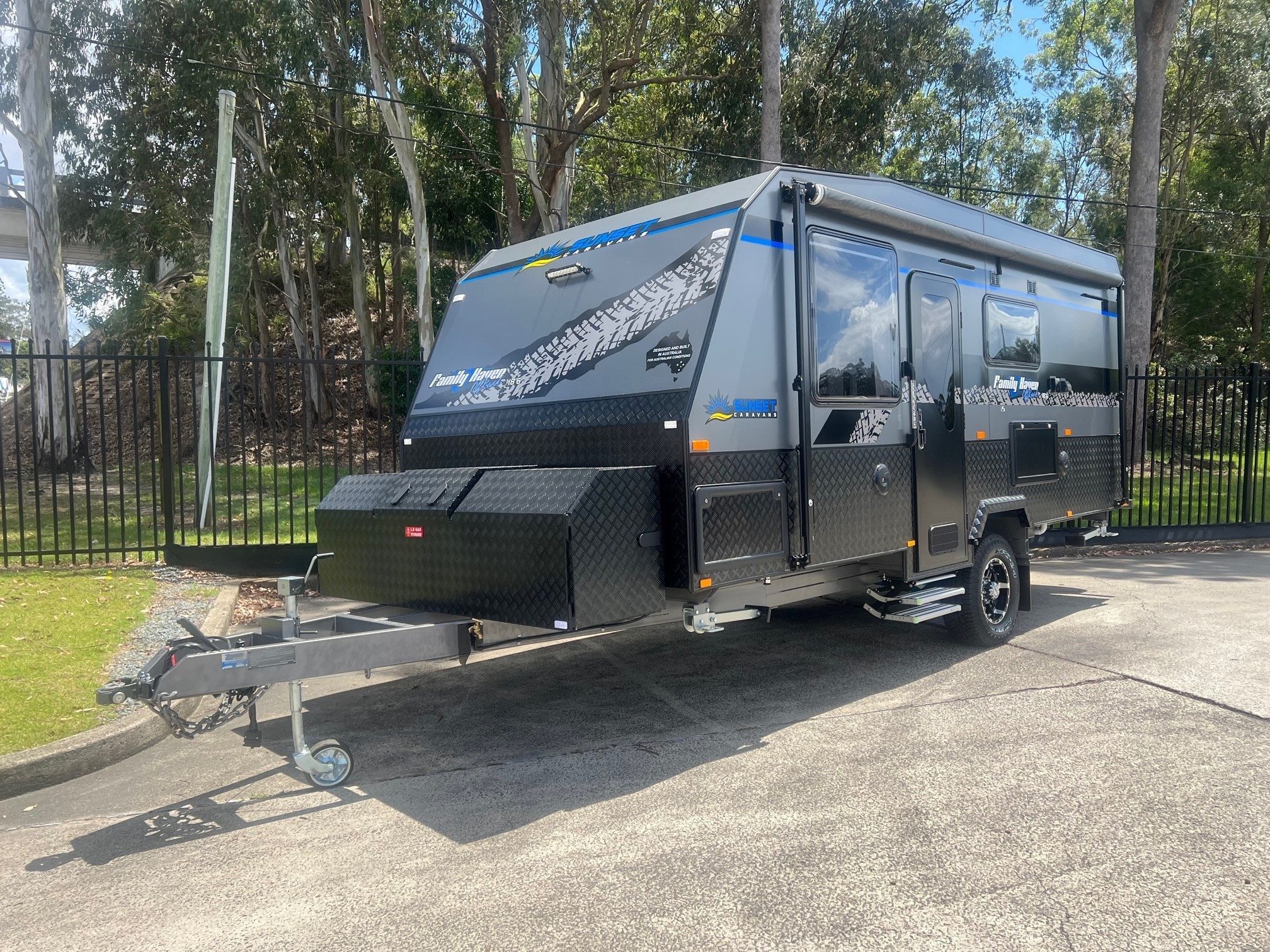 2024 18ft6 Sunset Family Haven Off-Road Double Bunk With 400 Amp lithium Batteries & 2600W Inverter