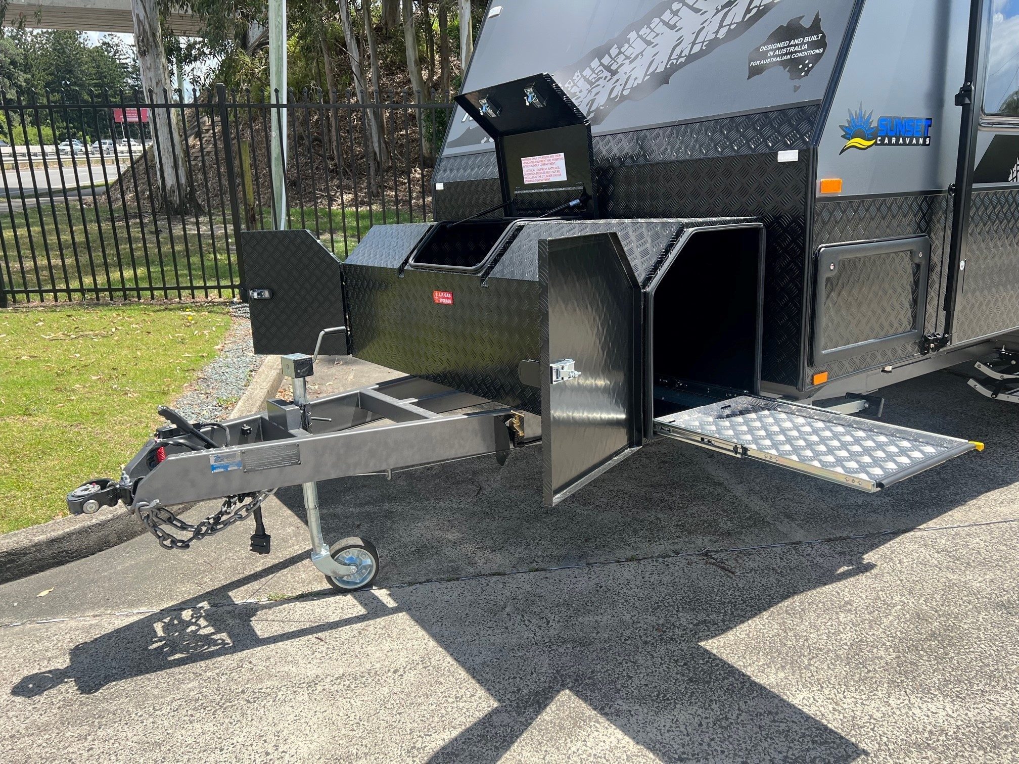 18ft6 Sunset Family Haven Off-Road Double Bunk With 400 Amp lithium Batteries & 2600W Inverter