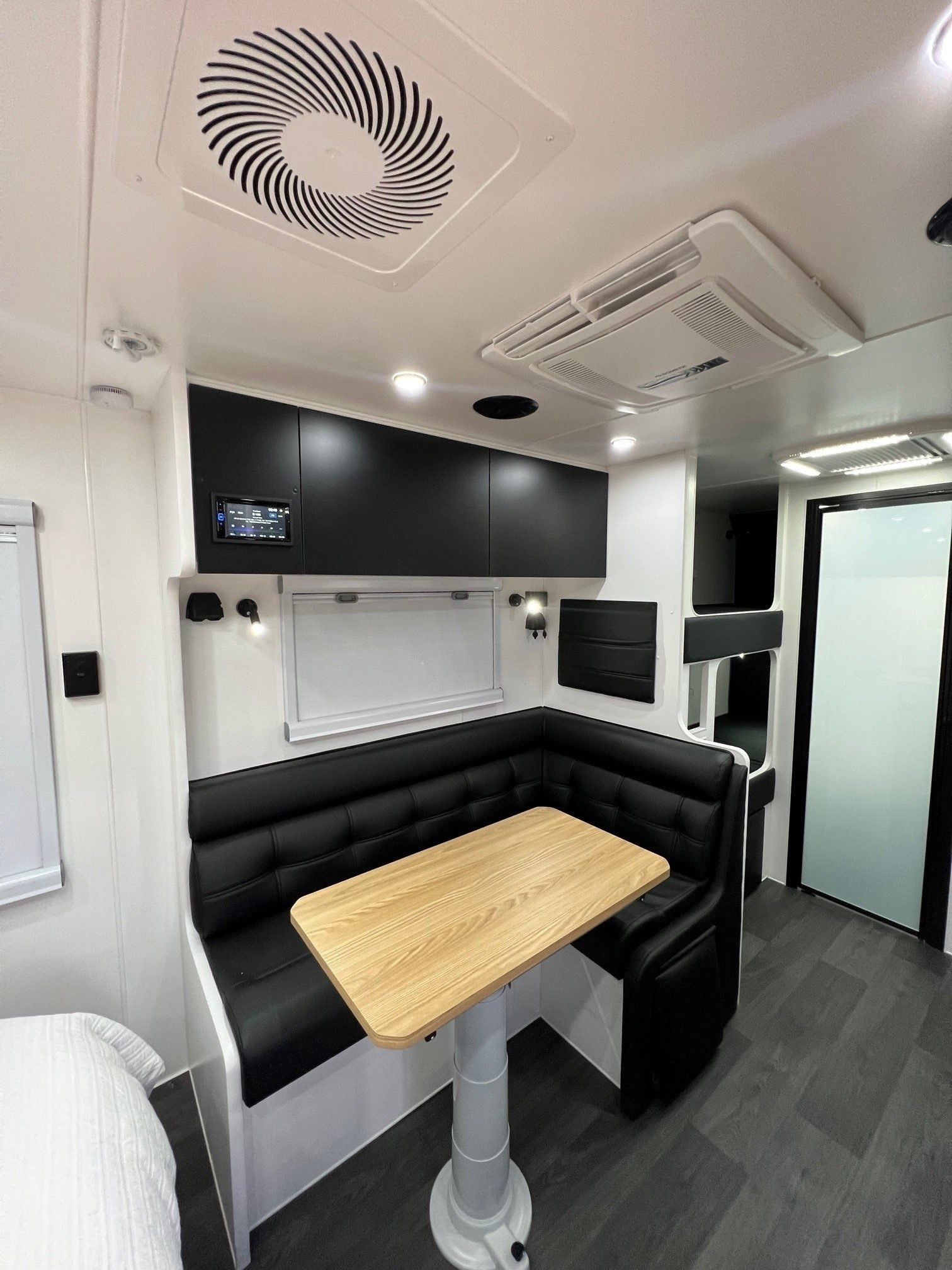 18ft6 Sunset Family Haven Off-Road Double Bunk With 400 Amp lithium Batteries & 2600W Inverter