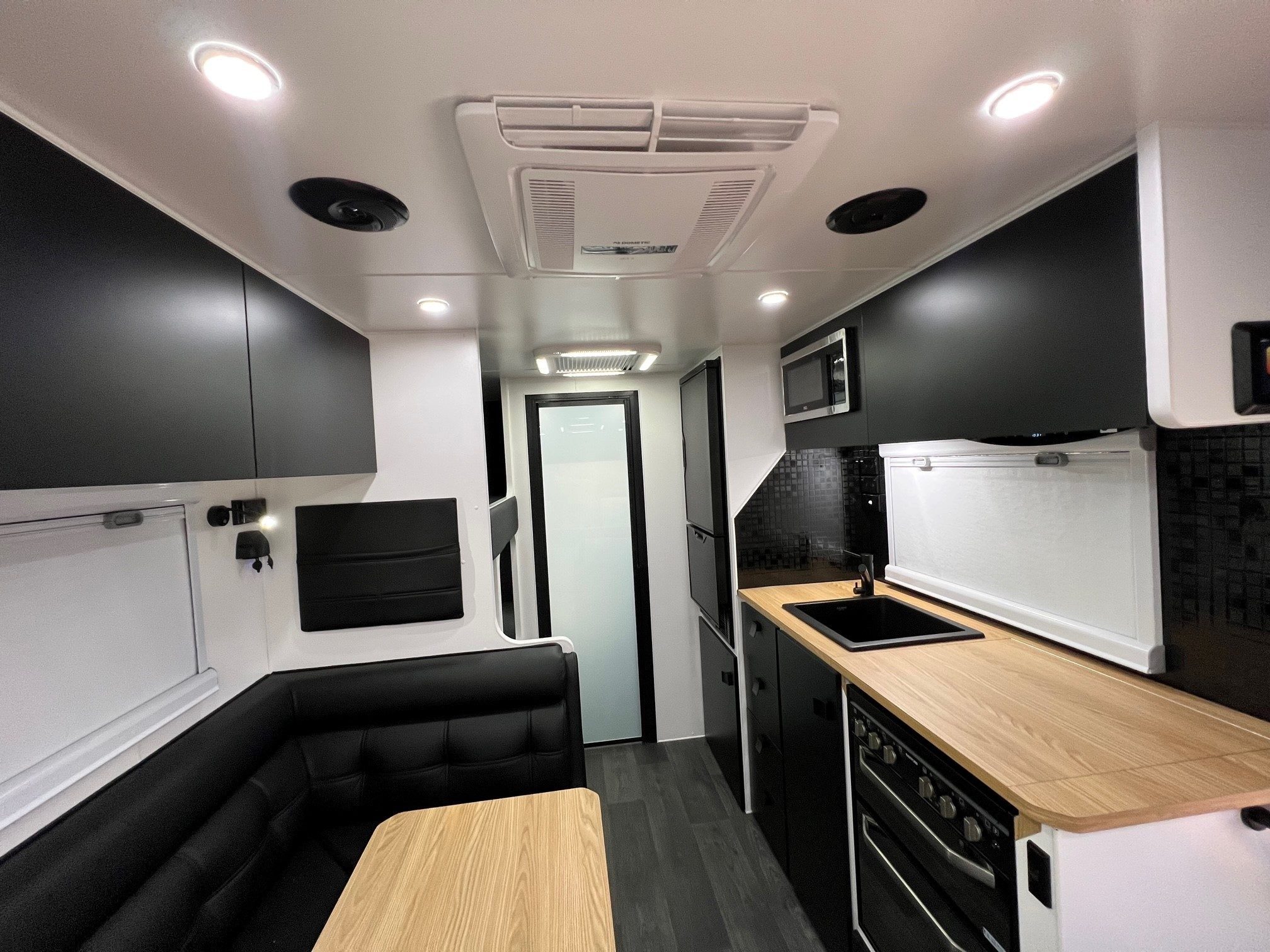 18ft6 Sunset Family Haven Off-Road Double Bunk With 400 Amp lithium Batteries & 2600W Inverter