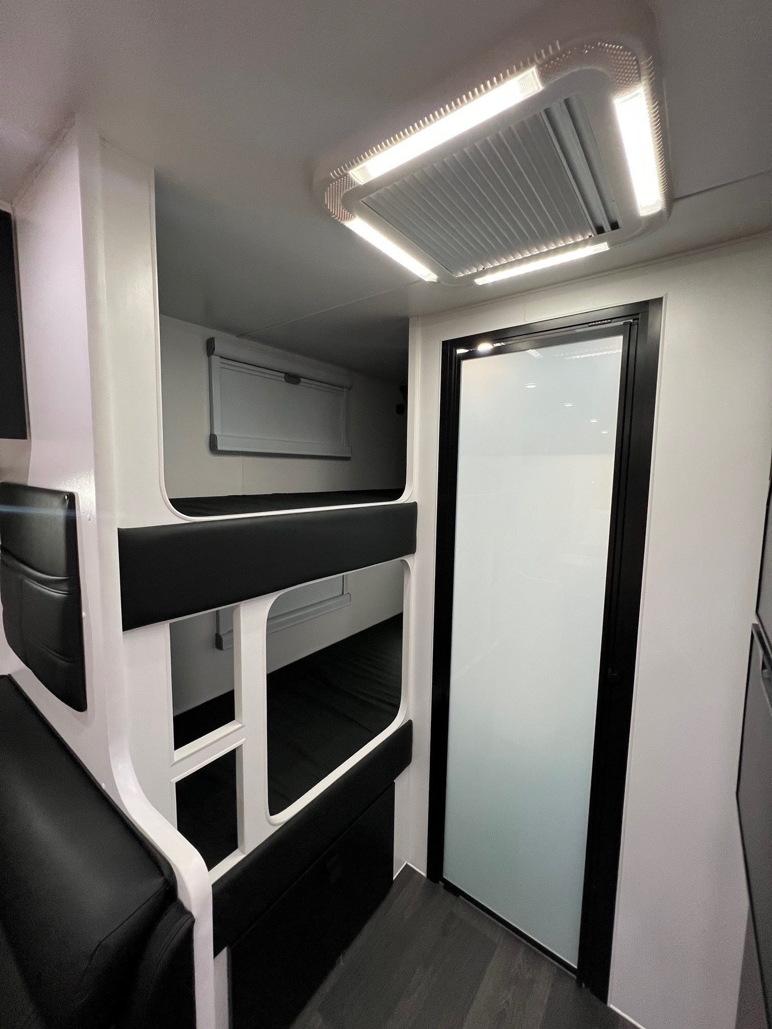 18ft6 Sunset Family Haven Off-Road Double Bunk With 400 Amp lithium Batteries & 2600W Inverter