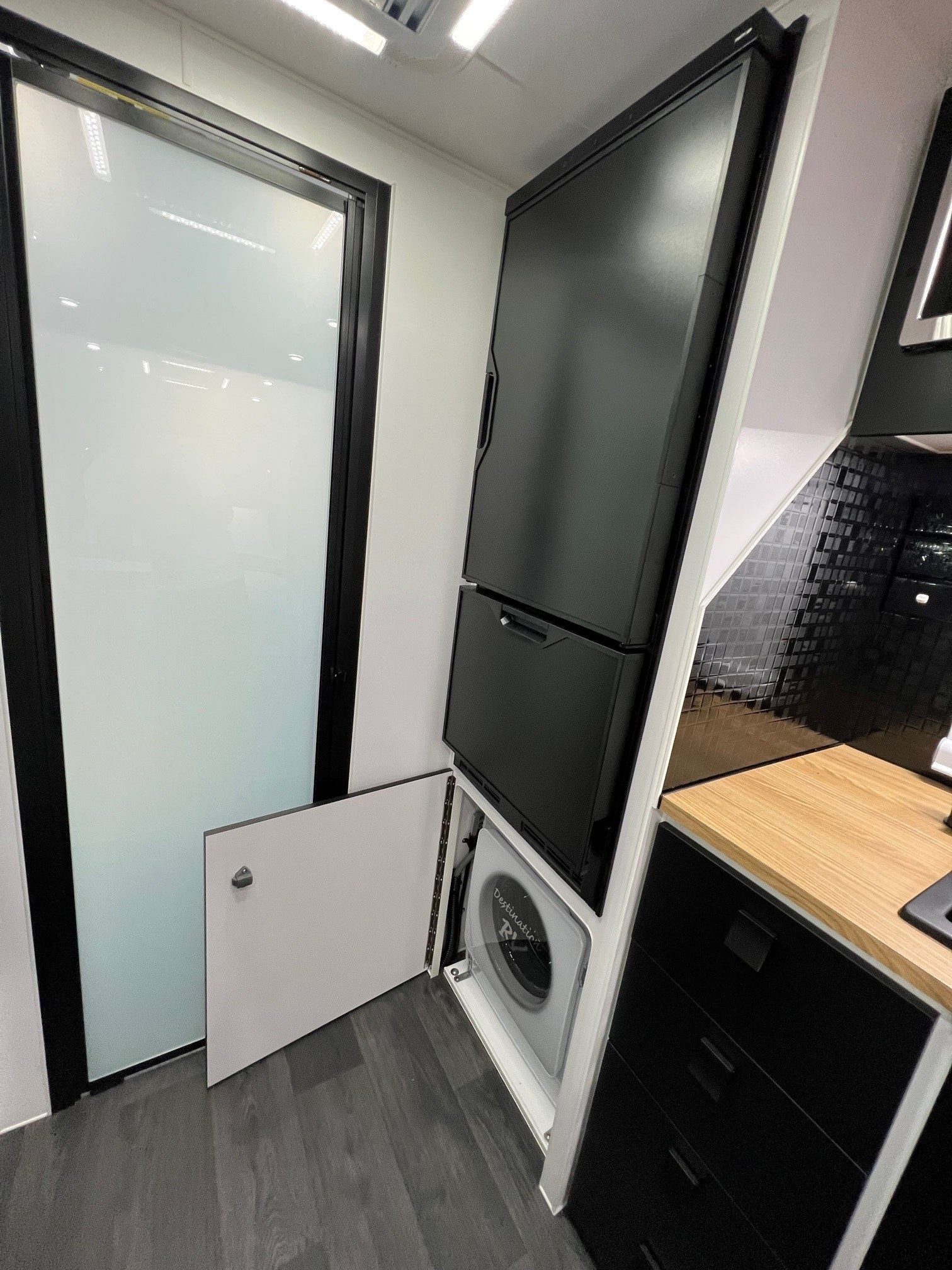 18ft6 Sunset Family Haven Off-Road Double Bunk With 400 Amp lithium Batteries & 2600W Inverter