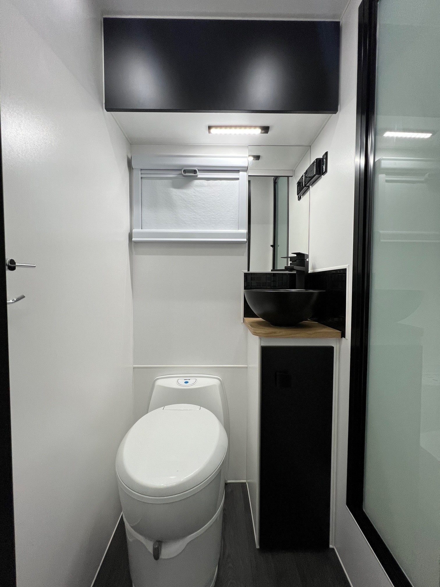 18ft6 Sunset Family Haven Off-Road Double Bunk With 400 Amp lithium Batteries & 2600W Inverter