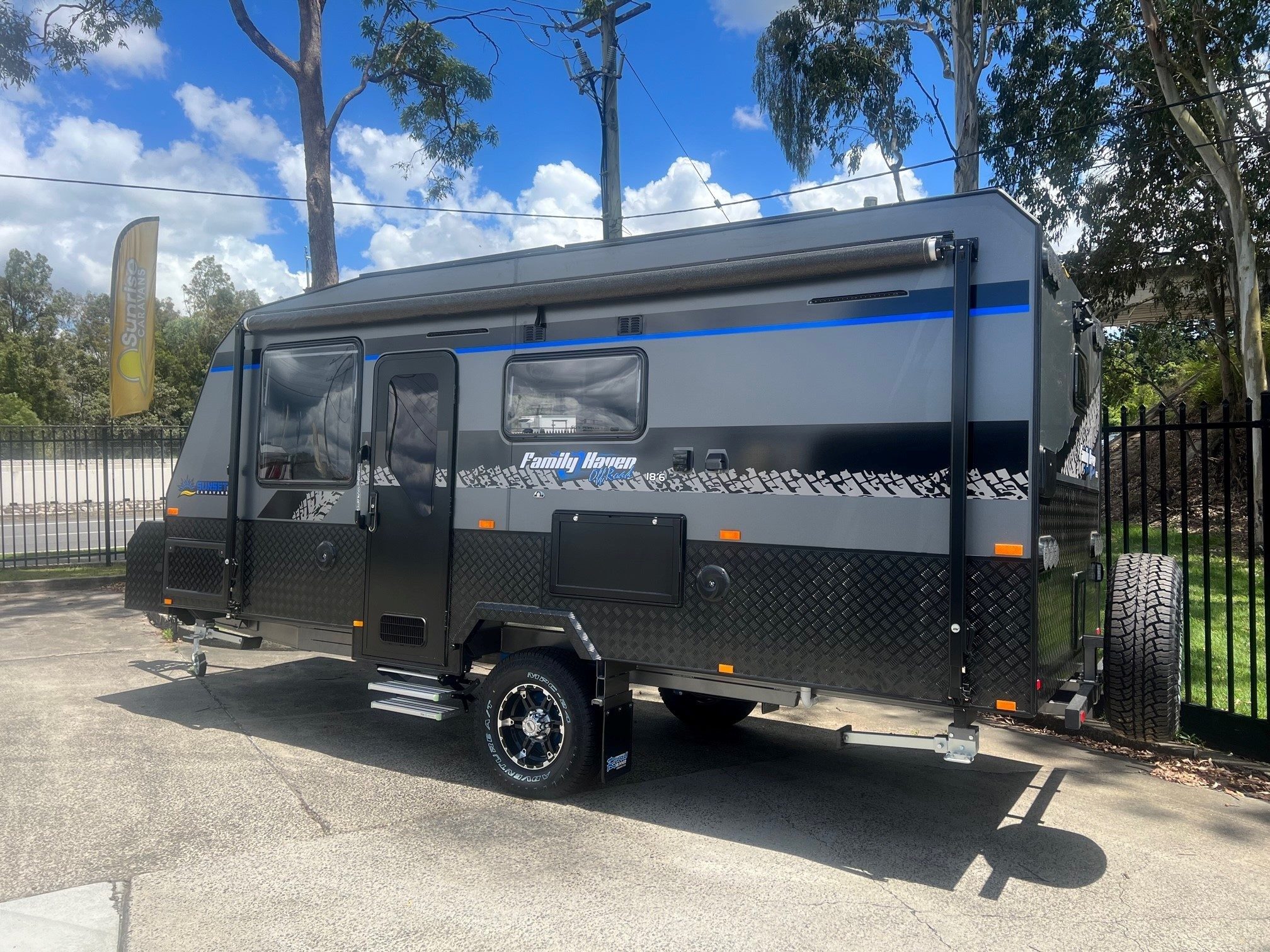 18ft6 Sunset Family Haven Off-Road Double Bunk With 400 Amp lithium Batteries & 2600W Inverter