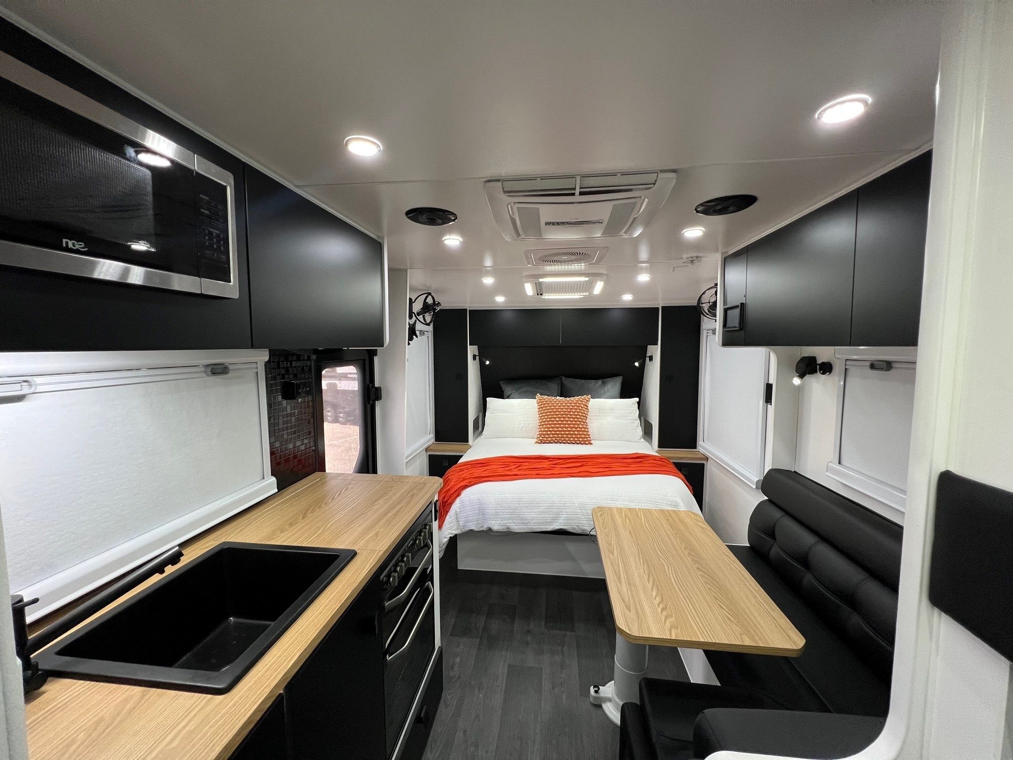 18ft6 Sunset Family Haven Off-Road Double Bunk With 400 Amp lithium Batteries & 2600W Inverter