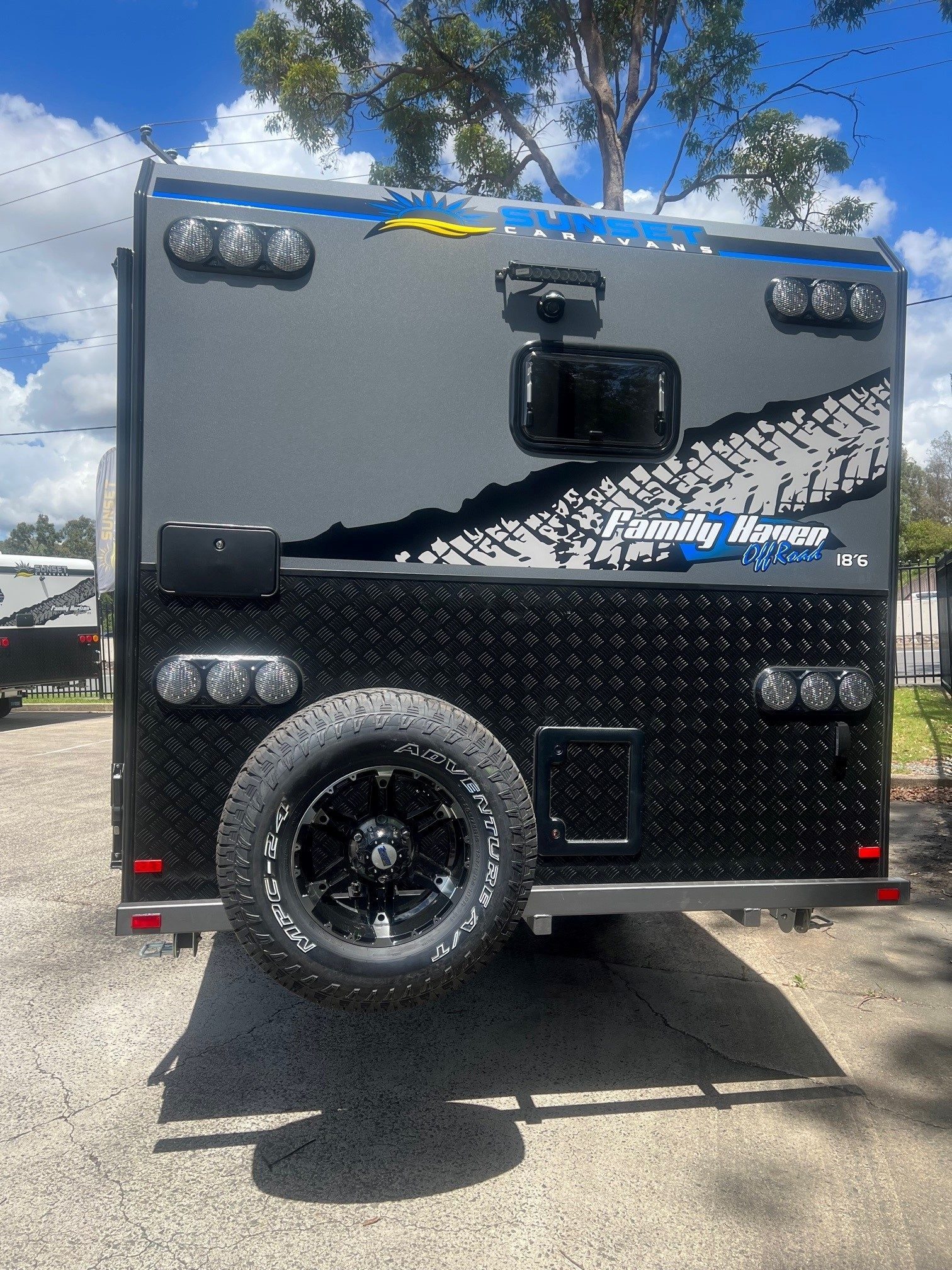 18ft6 Sunset Family Haven Off-Road Double Bunk With 400 Amp lithium Batteries & 2600W Inverter