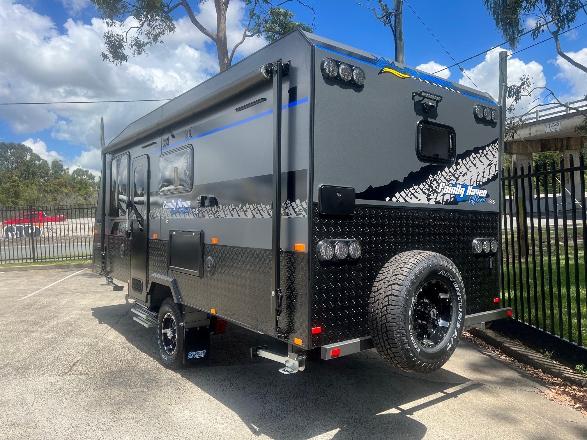 18ft6 Sunset Family Haven Off-Road Double Bunk With 400 Amp lithium Batteries & 2600W Inverter