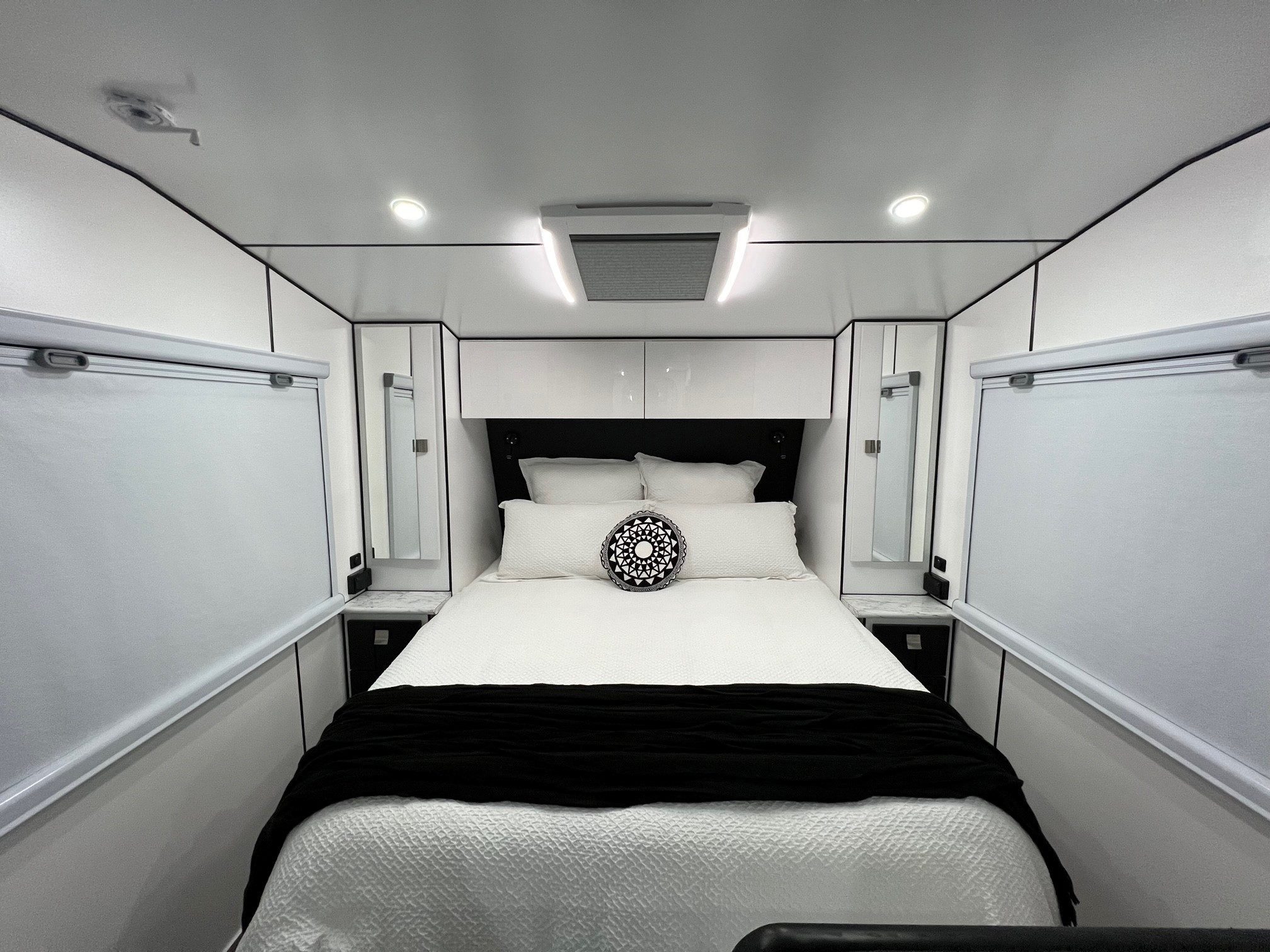 2024 Sunset Rodeo Semi Off-Road  21ft6 With Large Side Club Lounge