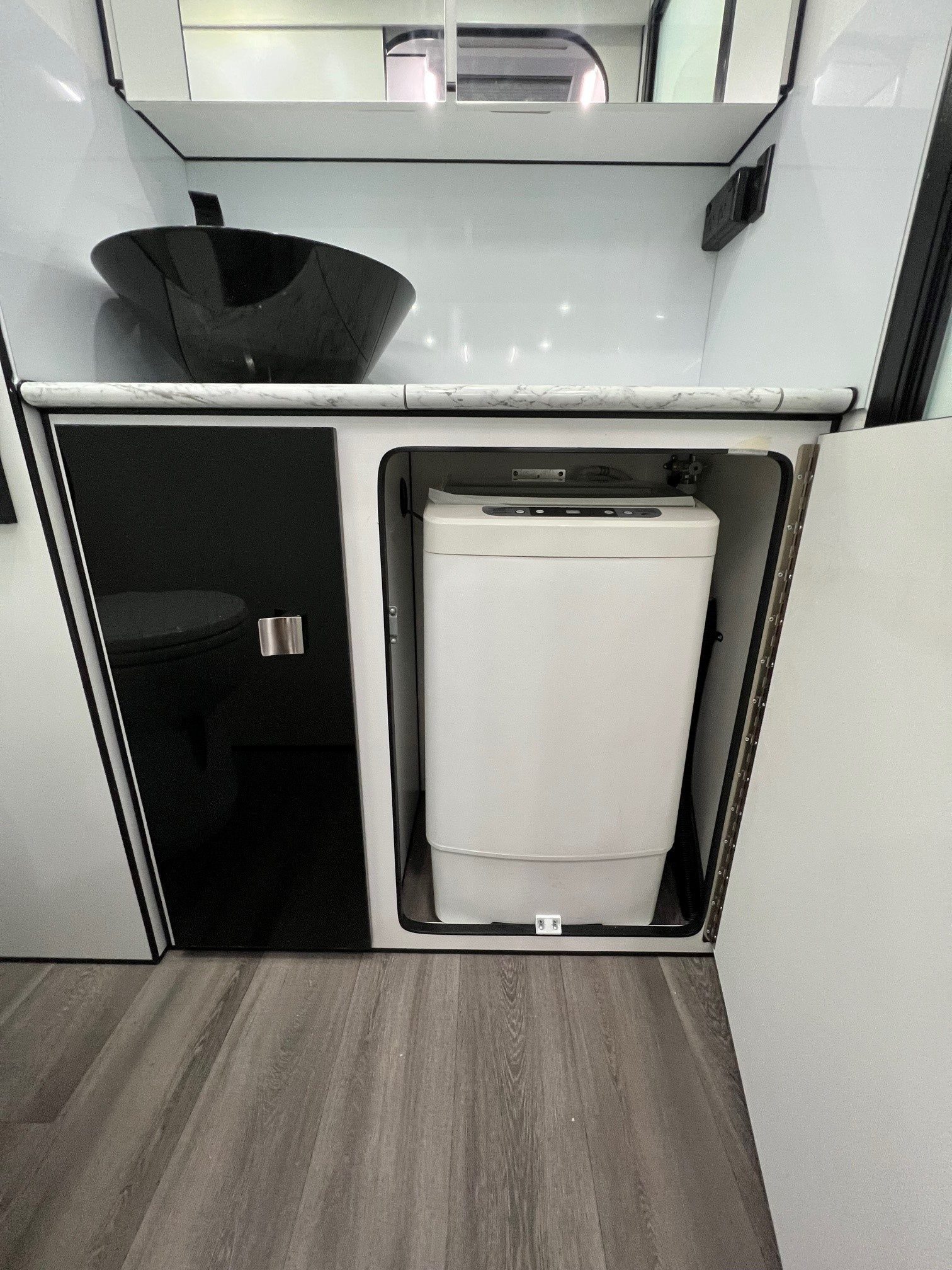 2024 Sunset Rodeo Semi Off-Road  21ft6 With Large Side Club Lounge