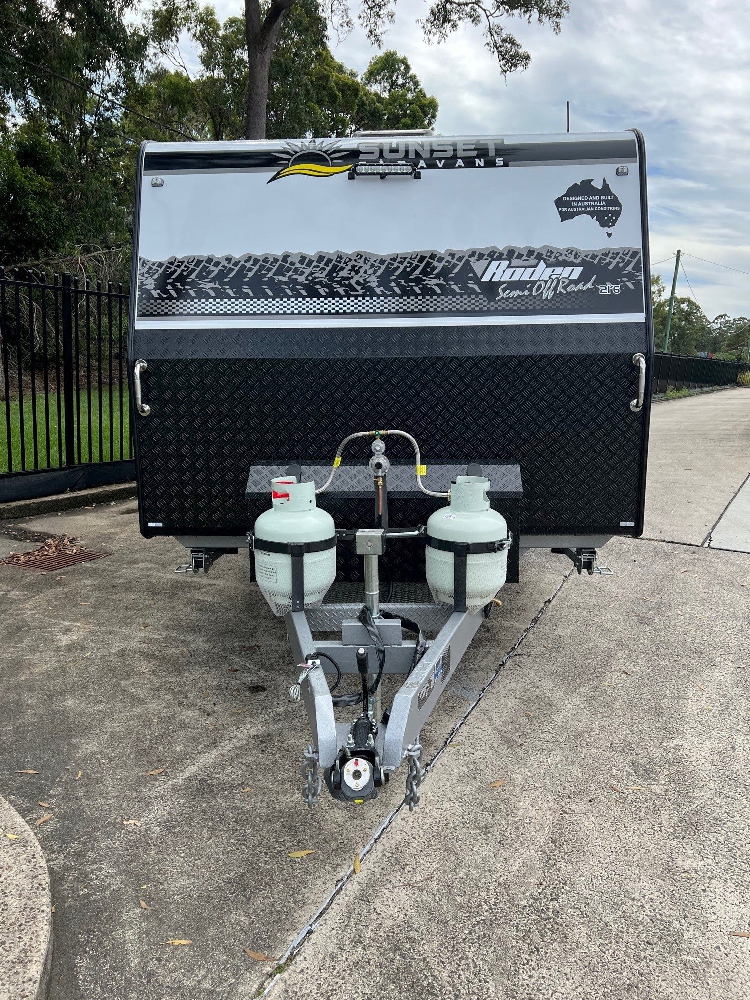 2024 Sunset Rodeo Semi Off-Road  21ft6 With Large Side Club Lounge