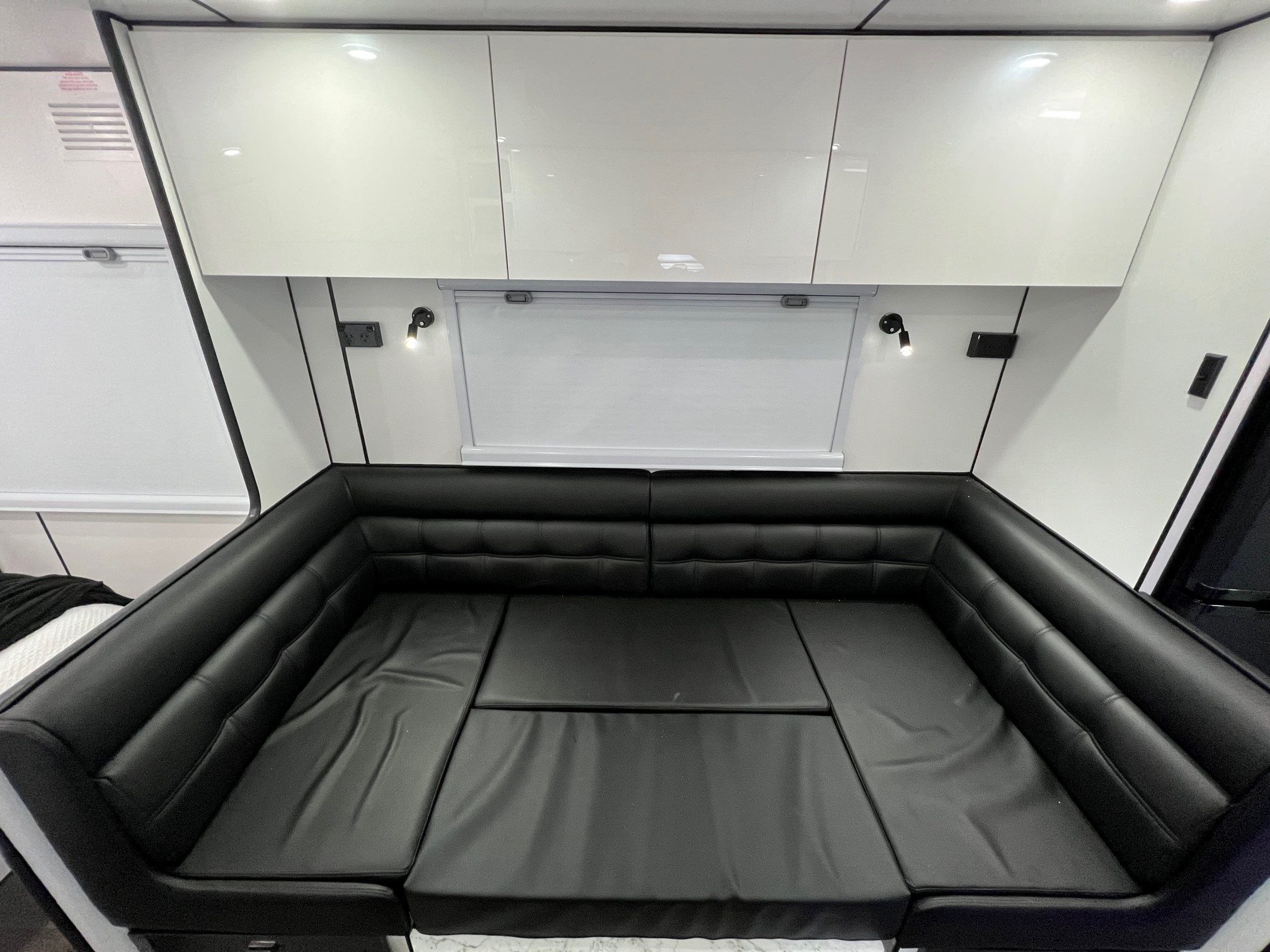 2024 Sunset Rodeo Semi Off-Road  21ft6 With Large Side Club Lounge