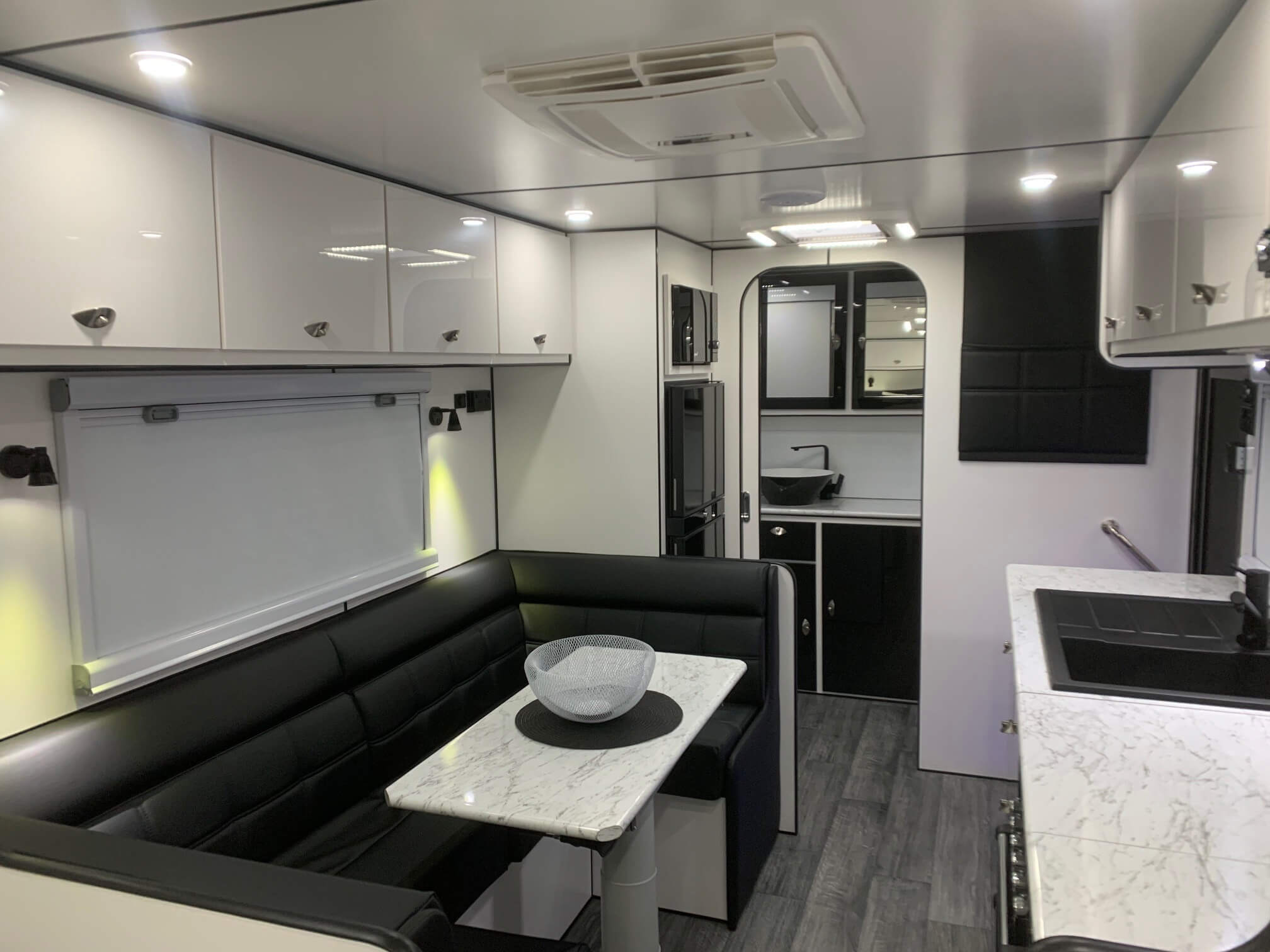 2024 Sunset Rodeo Semi Off-Road  21ft6 With Large Side Club Lounge