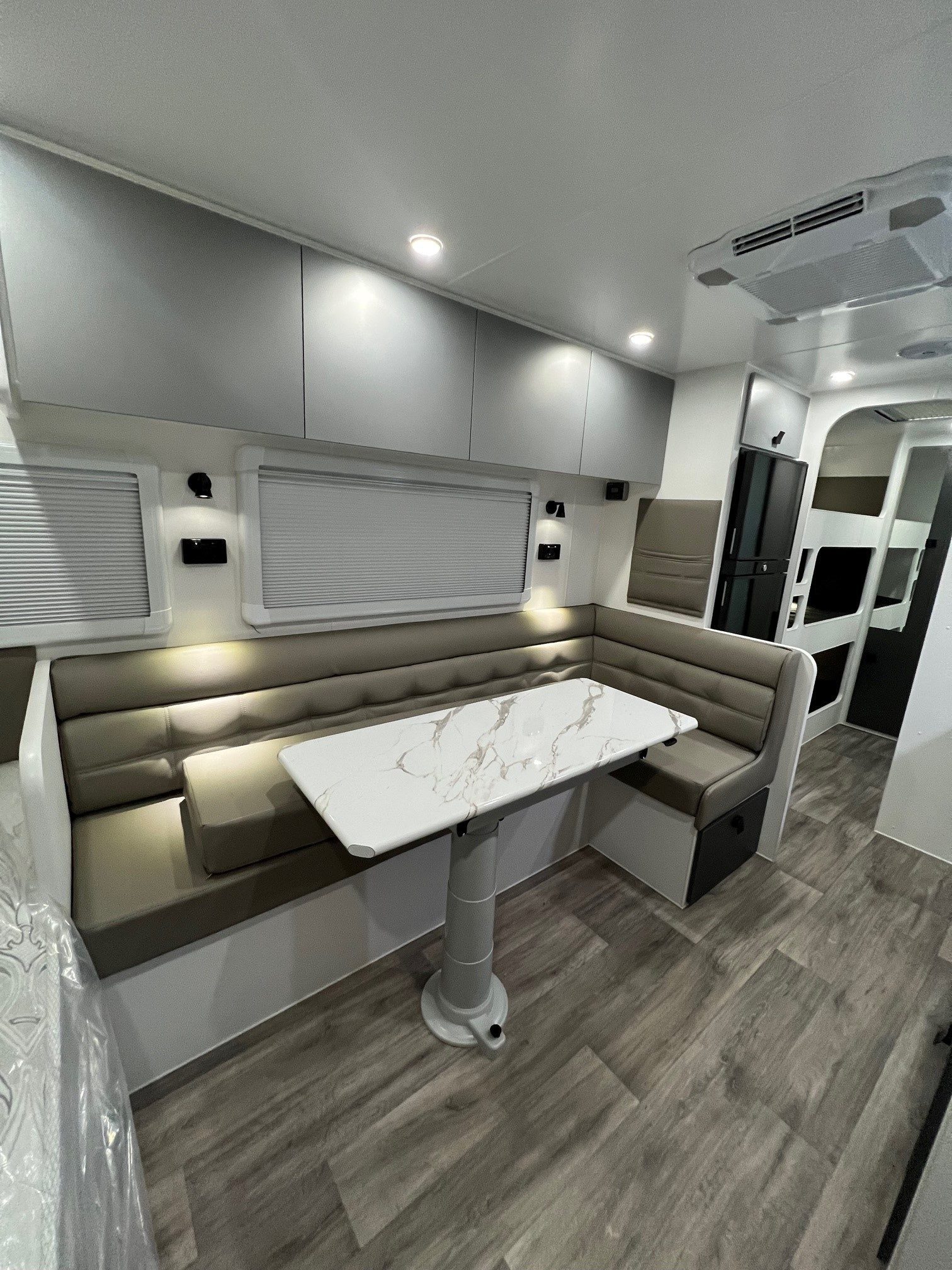 2024 New Design Family Trekker 21ft6 Triple Bunk Offroad With East / West Bed