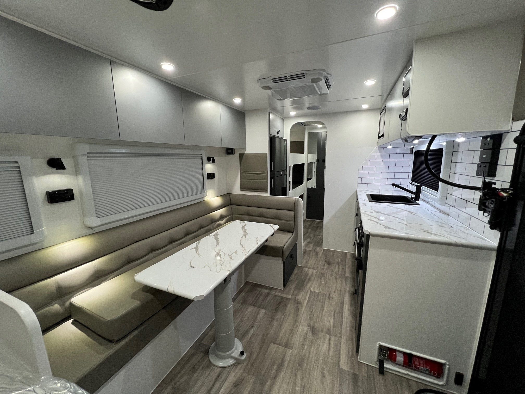 2024 New Design Family Trekker 21ft6 Triple Bunk Offroad With East / West Bed