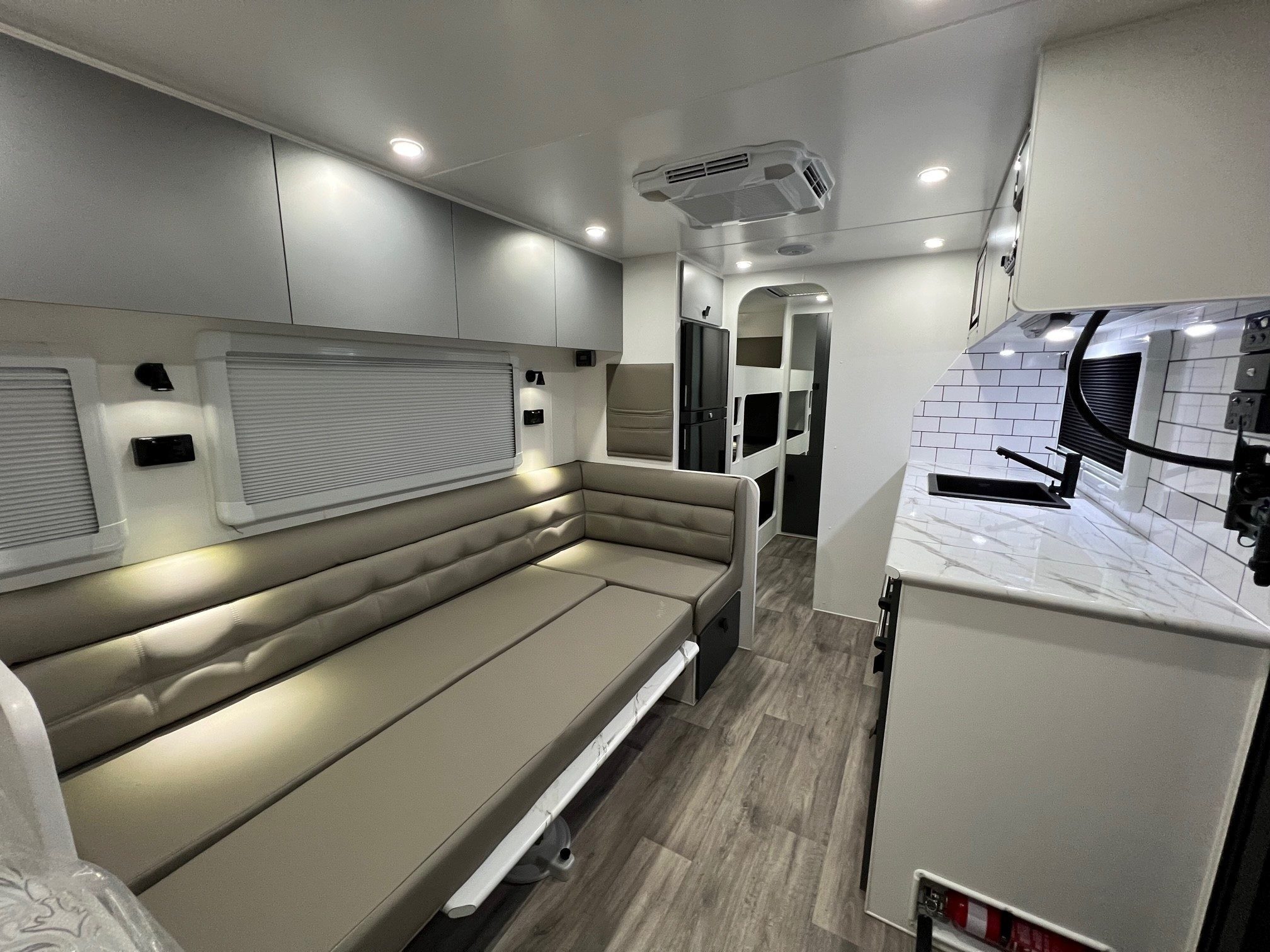 2024 New Design Family Trekker 21ft6 Triple Bunk Offroad With East / West Bed