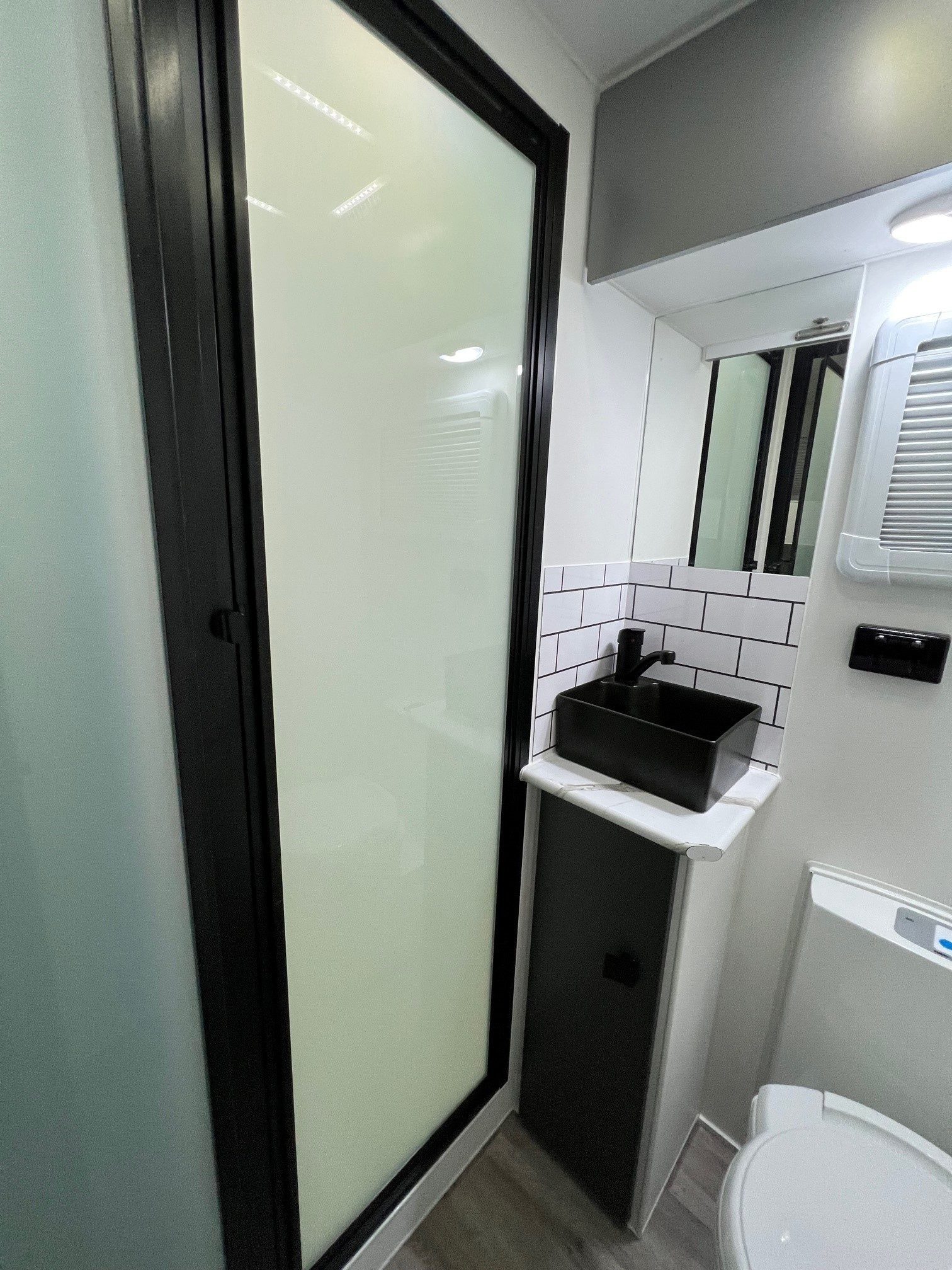 2024 New Design Family Trekker 21ft6 Triple Bunk Offroad With East / West Bed