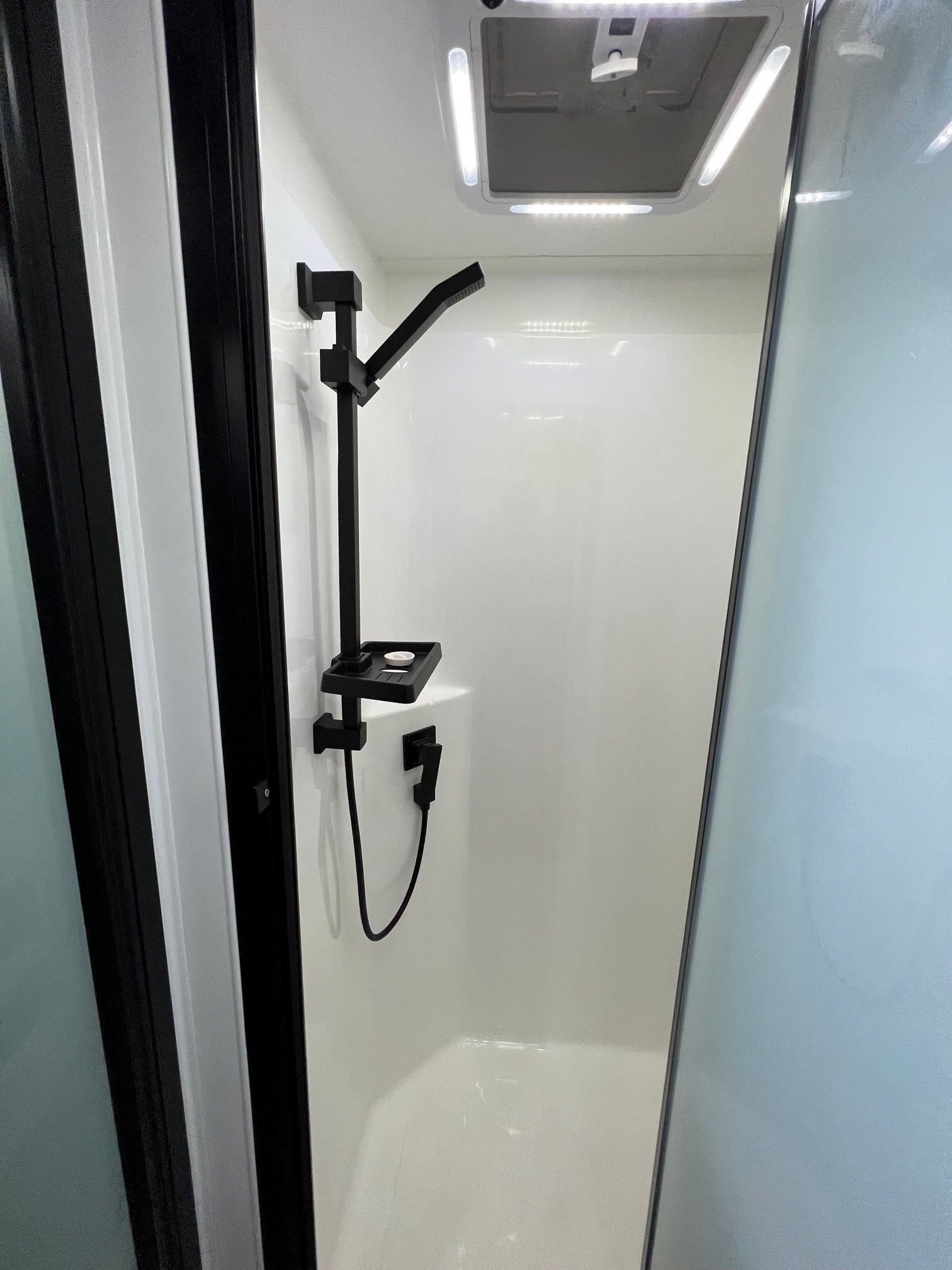 2024 New Design Family Trekker 21ft6 Triple Bunk Offroad With East / West Bed