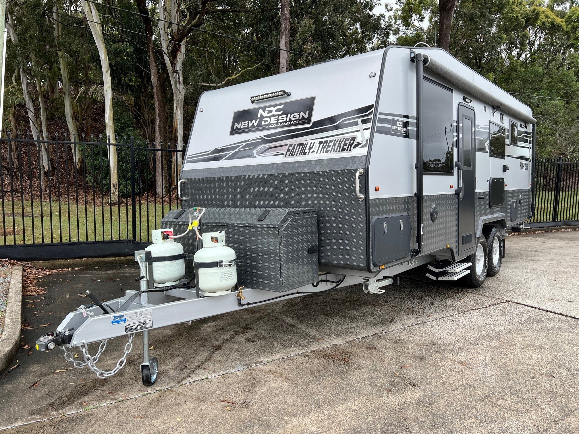 2024 New Design Family Trekker 21ft6 Triple Bunk Offroad With East / West Bed