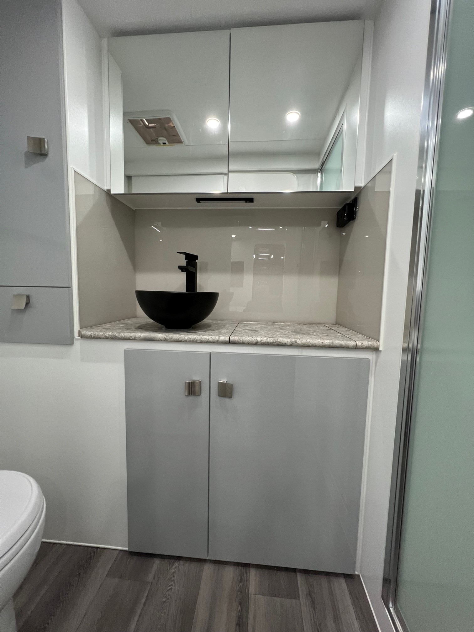 2025 22ft Sunrise La Maison with Front Club Lounge & East / West Bed