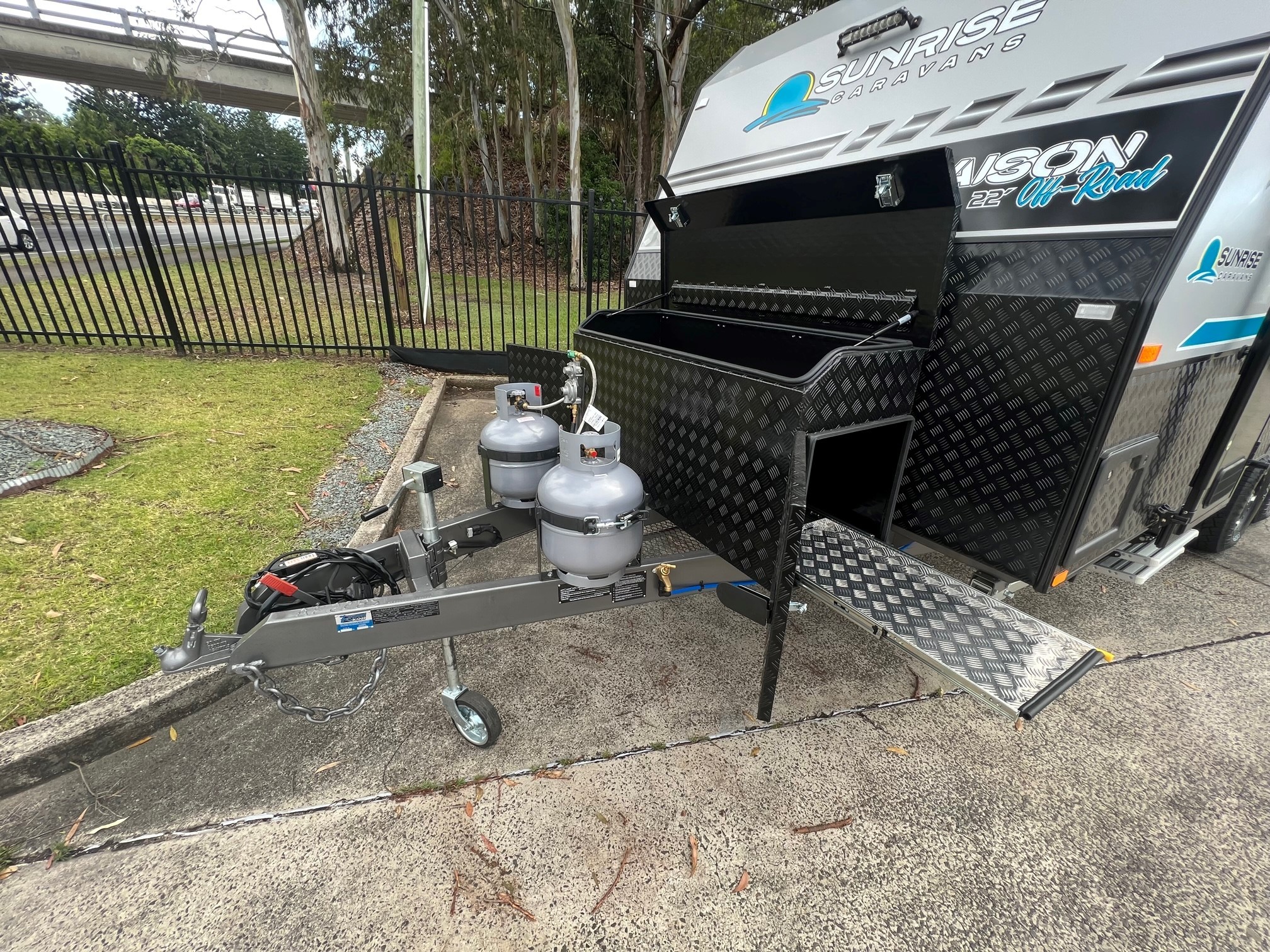 2025 22ft Sunrise La Maison with Front Club Lounge & East / West Bed