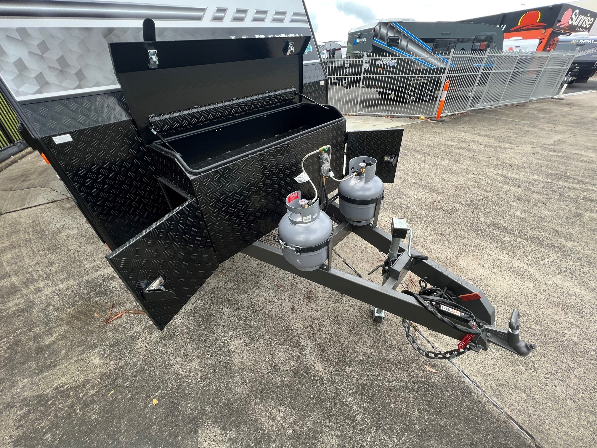 2025 22ft Sunrise La Maison with Front Club Lounge & East / West Bed