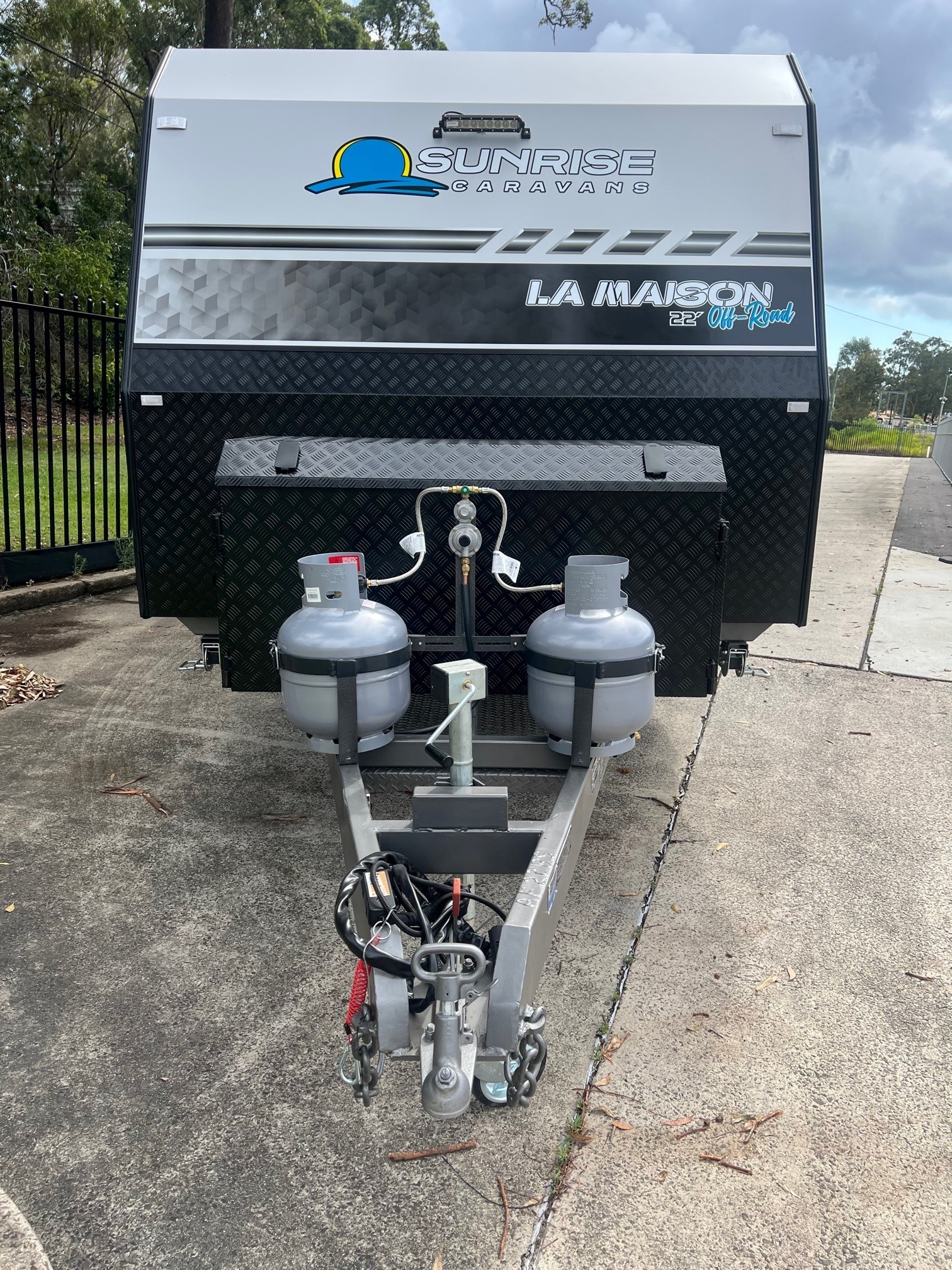 2025 22ft Sunrise La Maison with Front Club Lounge & East / West Bed