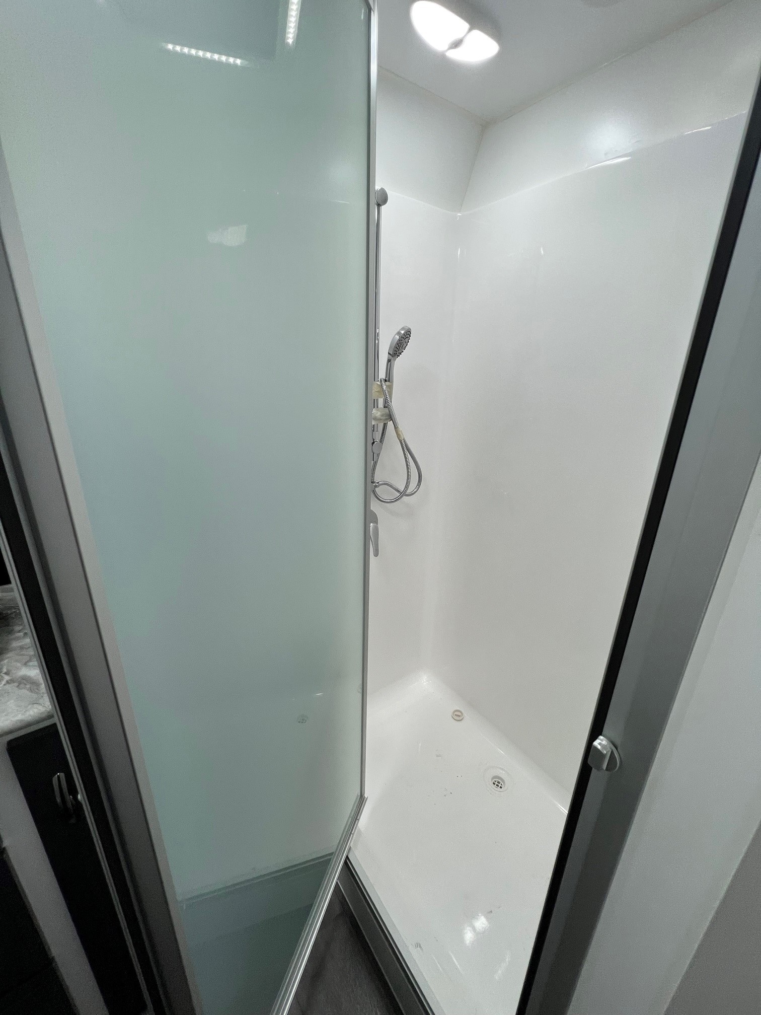 Blue Sky Splendour 21ft Angled kitchen