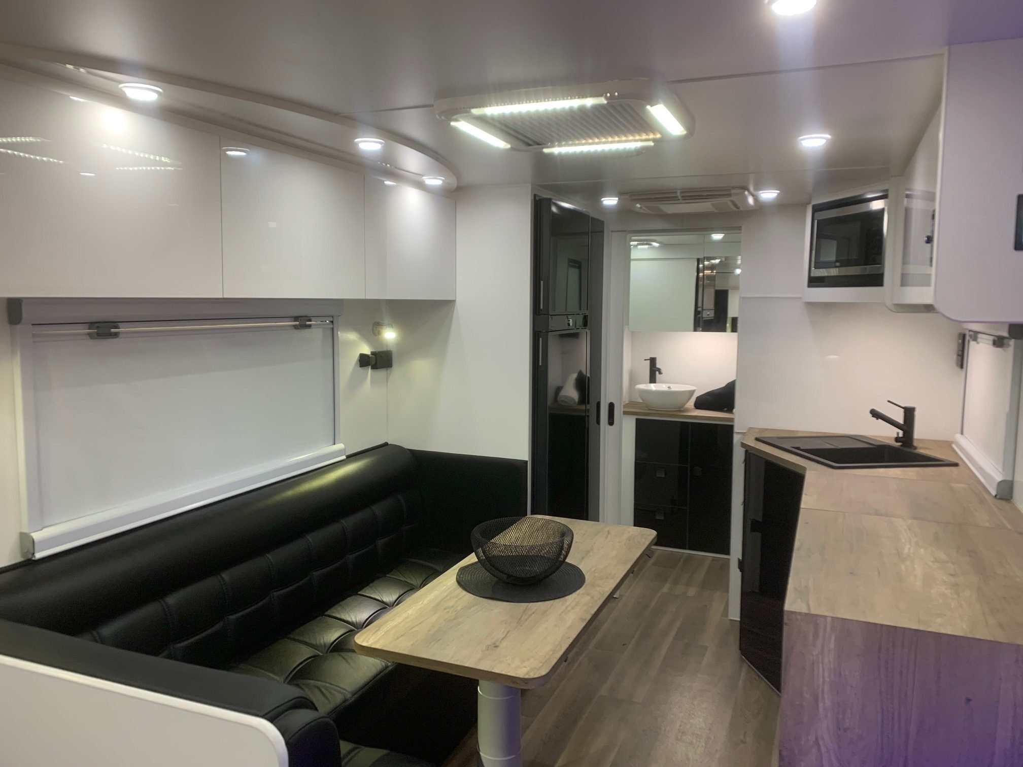 Sunrise Tropicana 22ft4 Luxurious Off-Roader With 400Amp Lithium Batteries