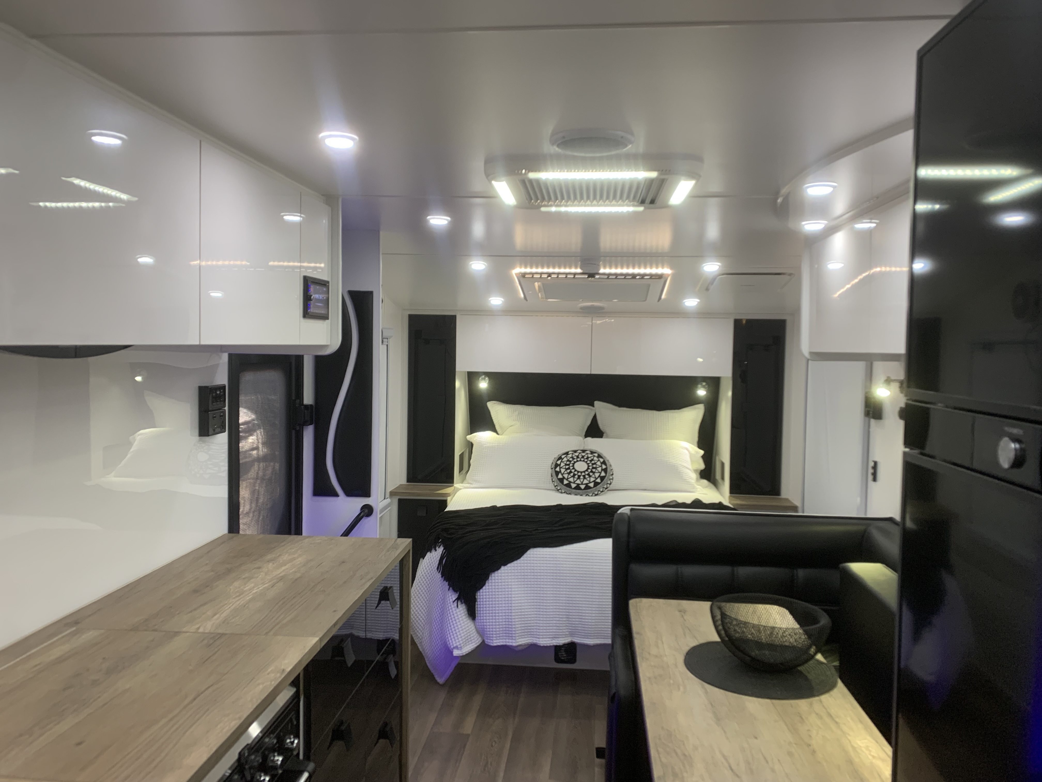 Sunrise Tropicana 22ft4 Luxurious Off-Roader With 400Amp Lithium Batteries