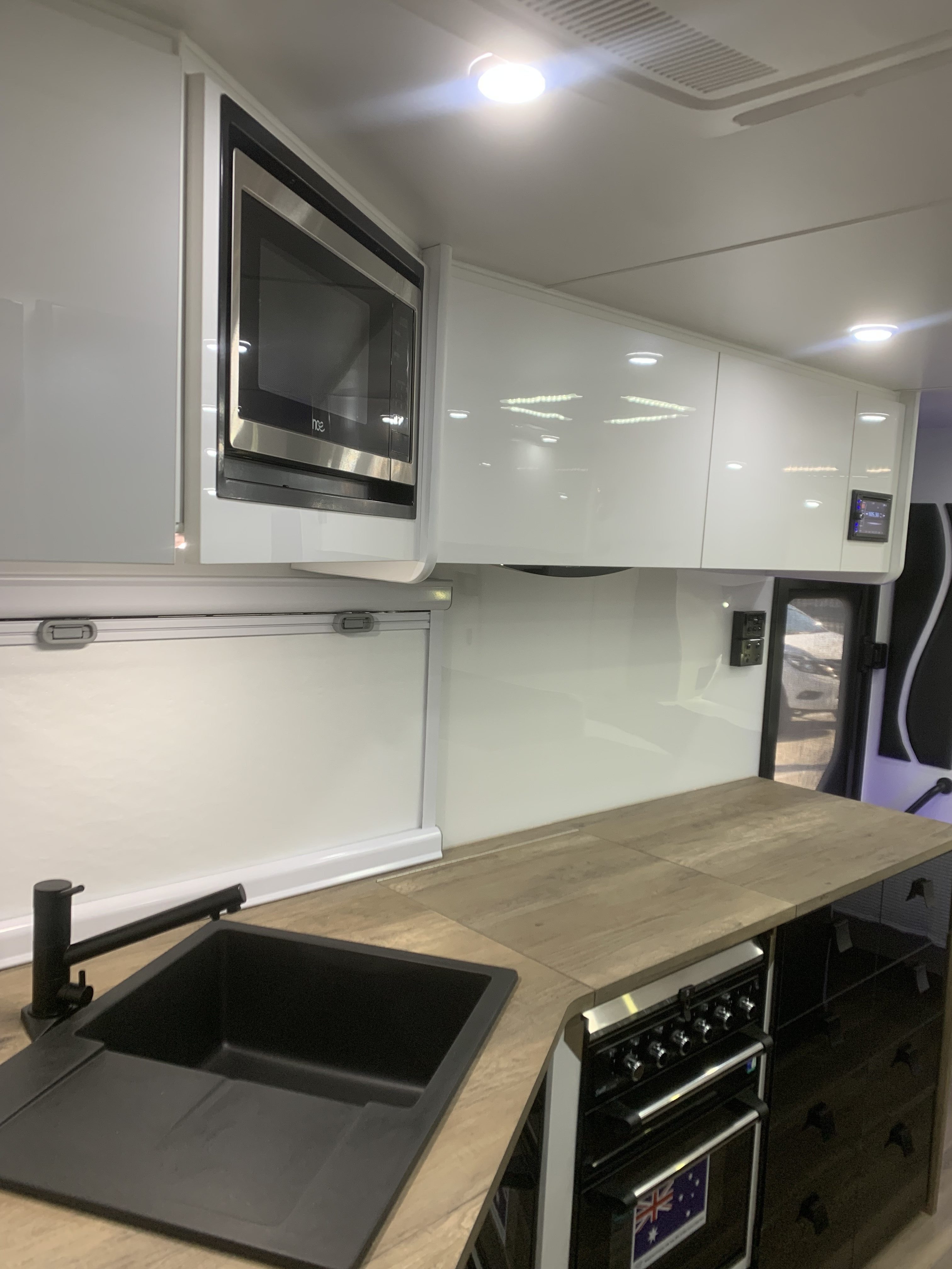 Sunrise Tropicana 22ft4 Luxurious Off-Roader With 400Amp Lithium Batteries