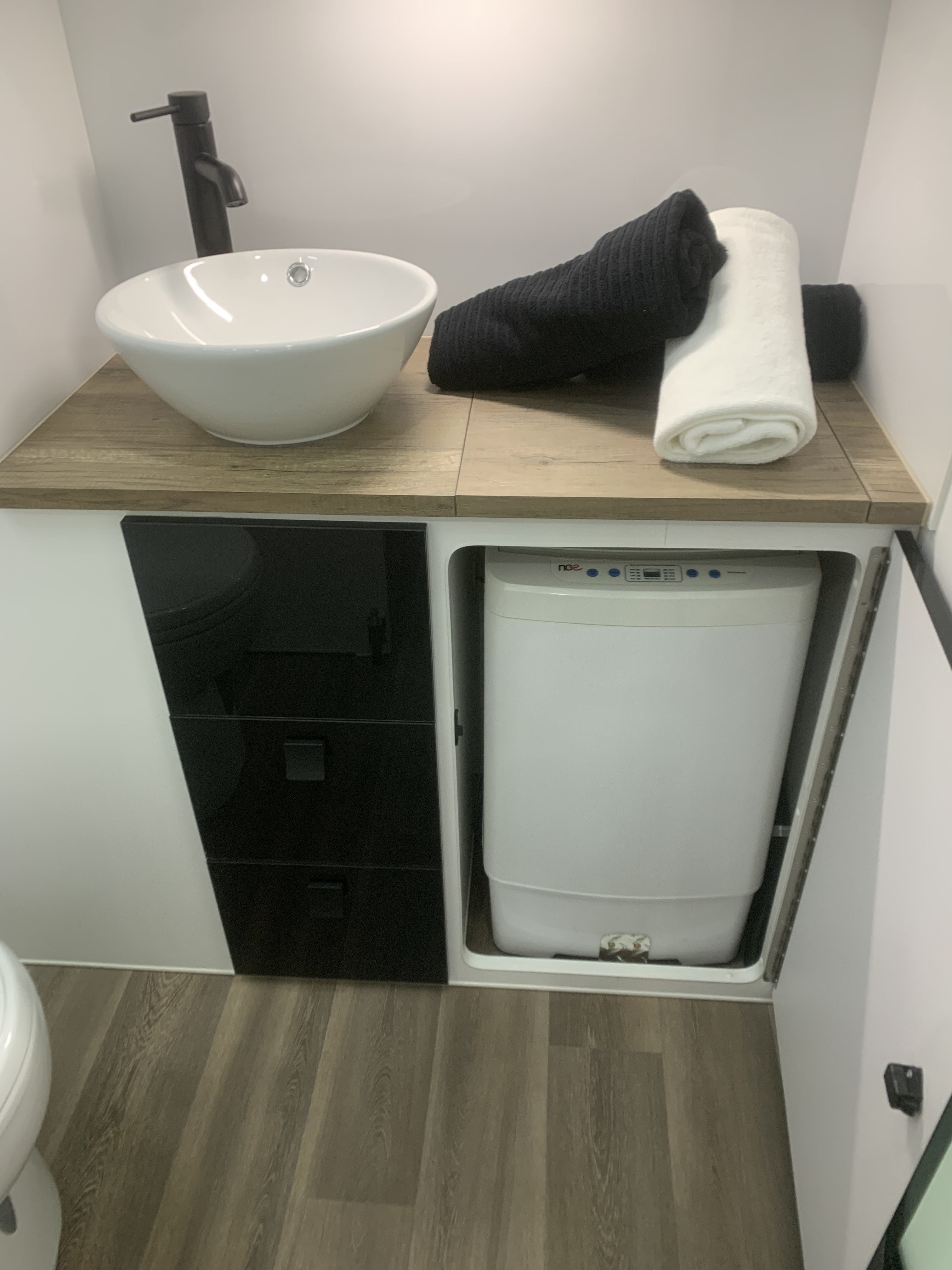 Sunrise Tropicana 22ft4 Luxurious Off-Roader With 400Amp Lithium Batteries