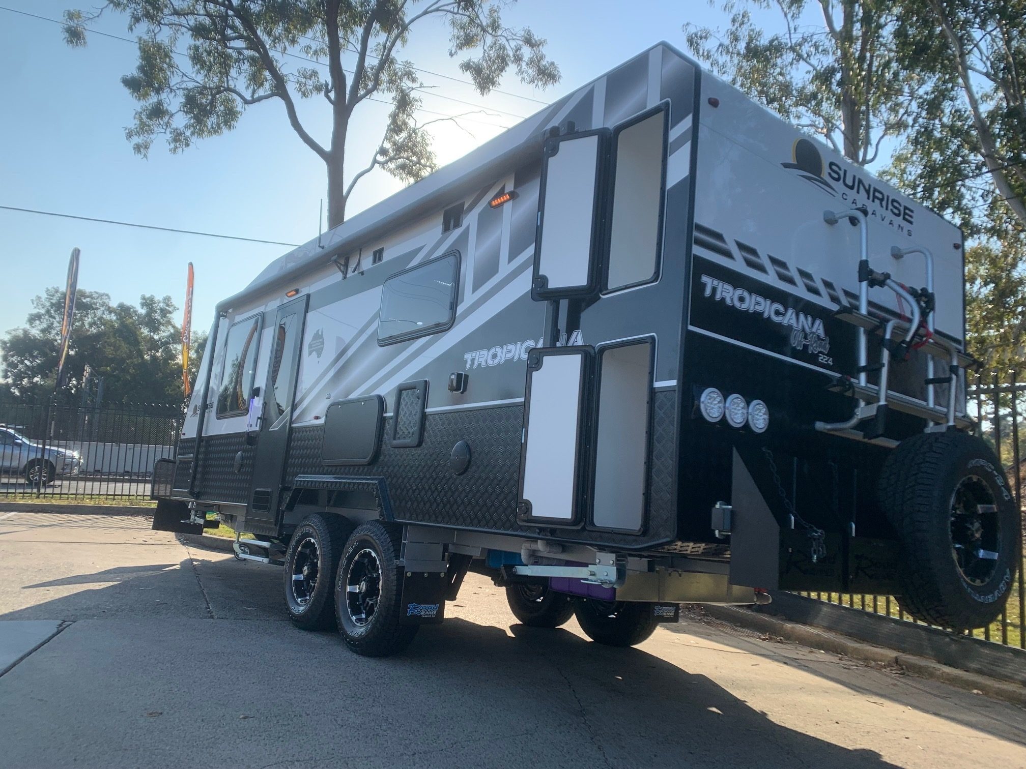 Sunrise Tropicana 22ft4 Luxurious Off-Roader With 400Amp Lithium Batteries