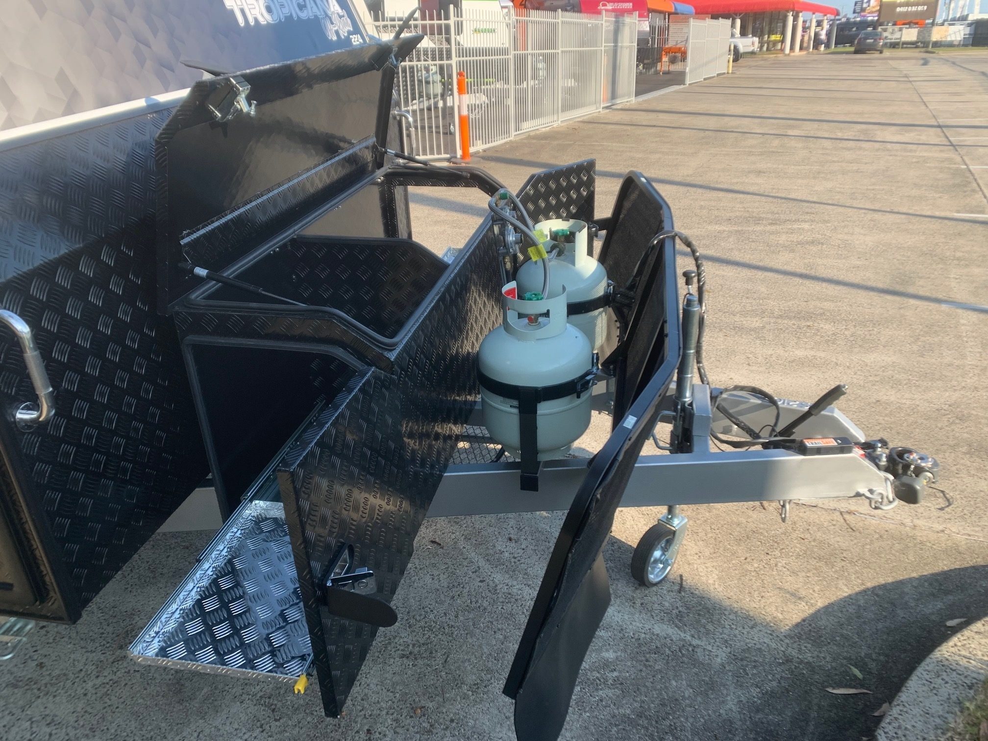 Sunrise Tropicana 22ft4 Luxurious Off-Roader With 400Amp Lithium Batteries