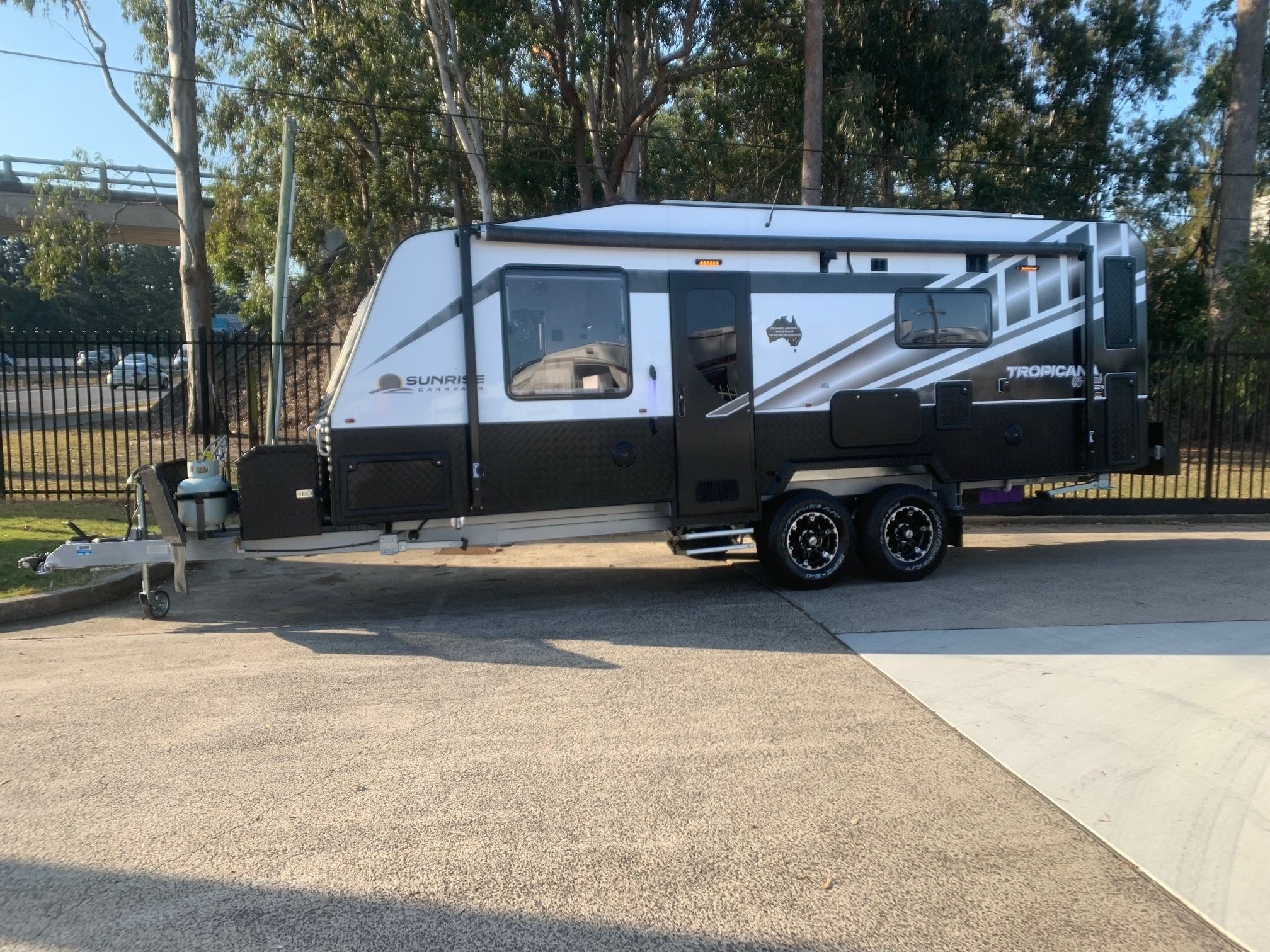 Sunrise Tropicana 22ft4 Luxurious Off-Roader With 400Amp Lithium Batteries