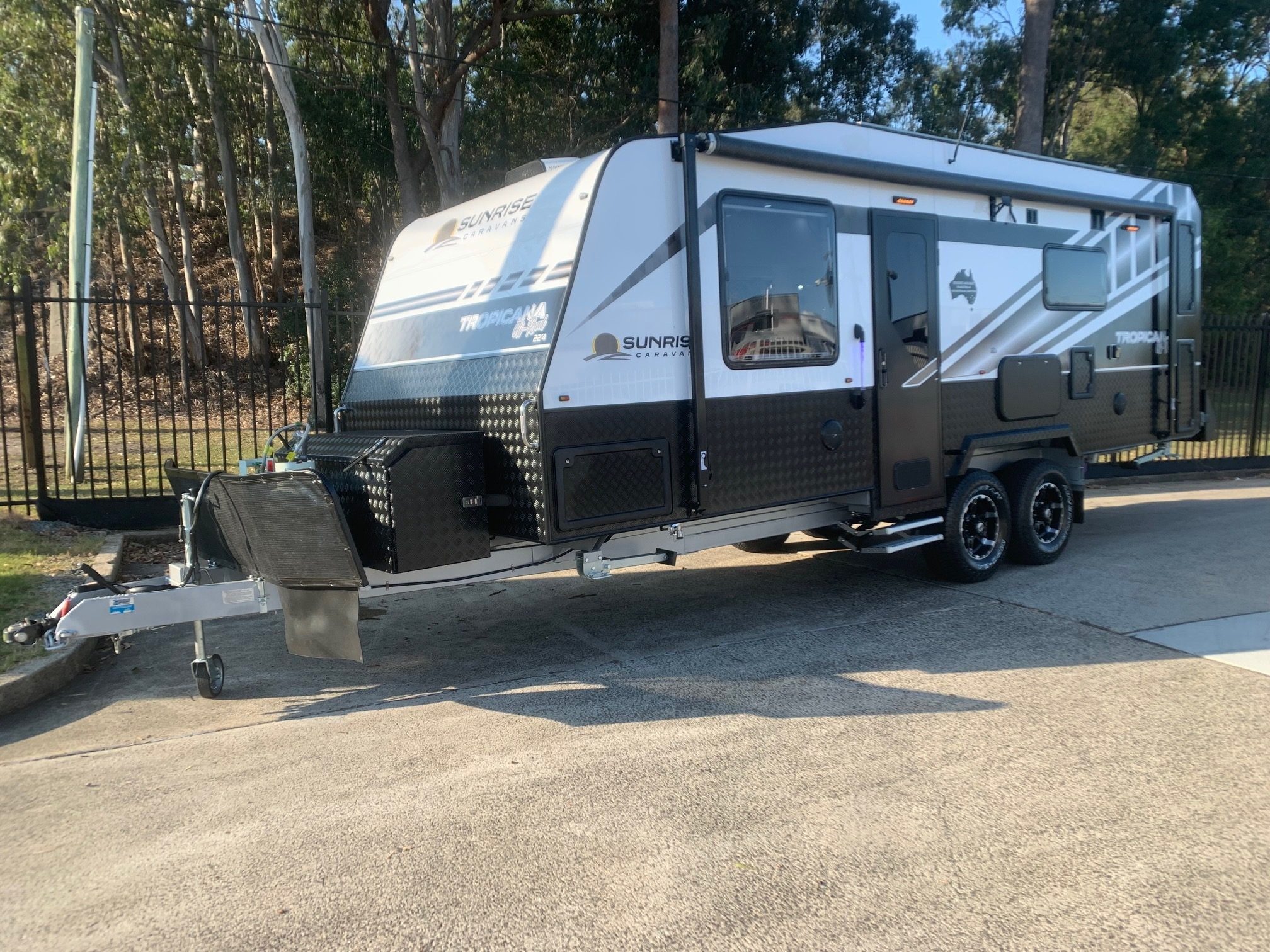 Sunrise Tropicana 22ft4 Luxurious Off-Roader With 400Amp Lithium Batteries