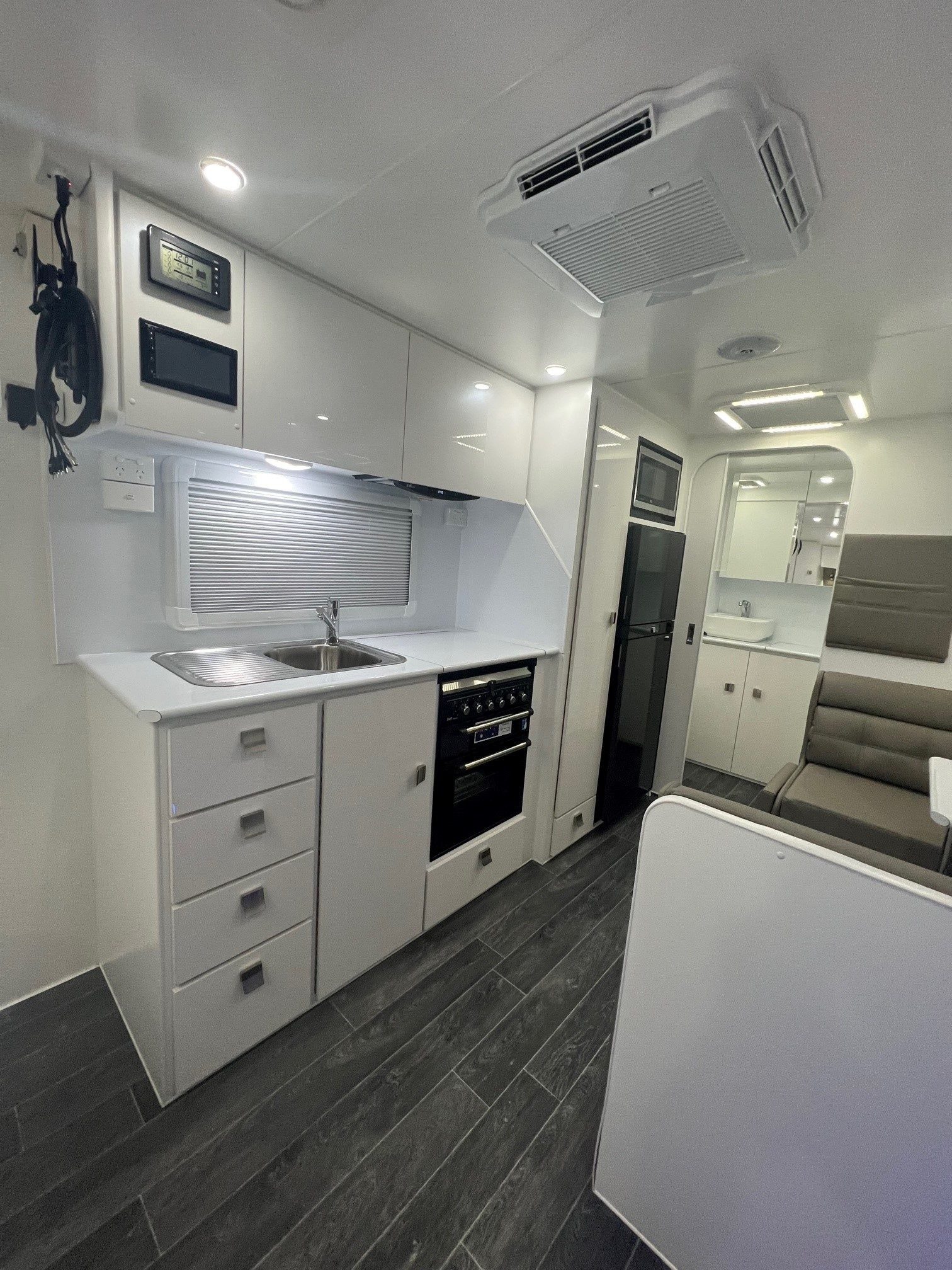 2022 New Design Caravan Avalon 20ft Off-Road With Flat Floor Caravan