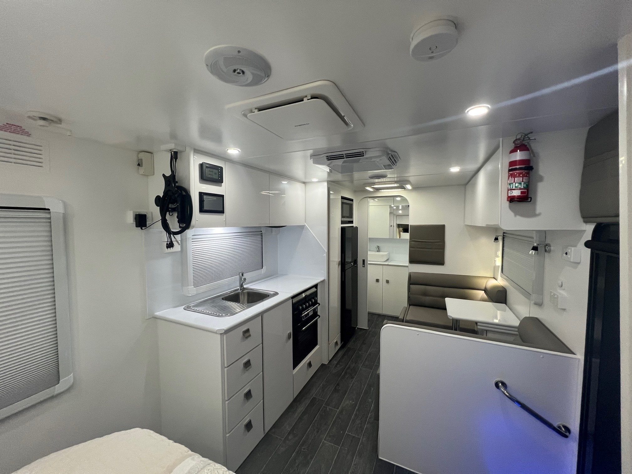 2022 New Design Caravan Avalon 20ft Off-Road With Flat Floor Caravan