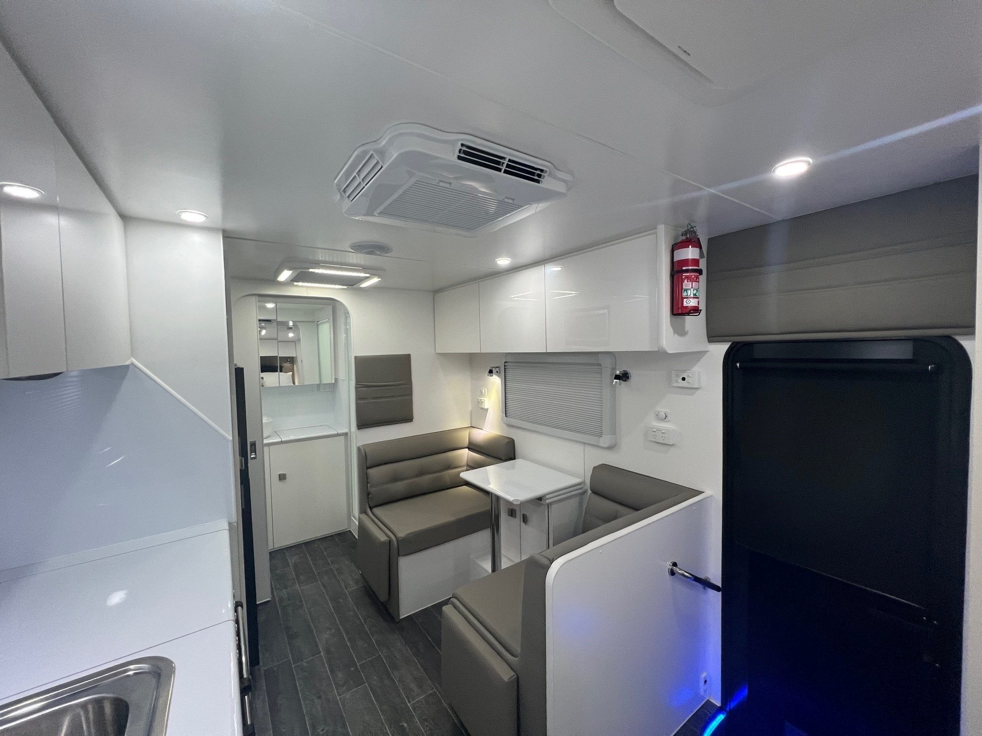 2022 New Design Caravan Avalon 20ft Off-Road With Flat Floor Caravan