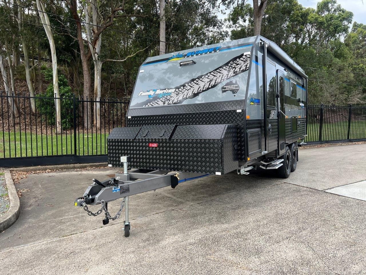 2022 Sunset Family Horizon 19ft8 Off-Road Triple Bunk Van New Model