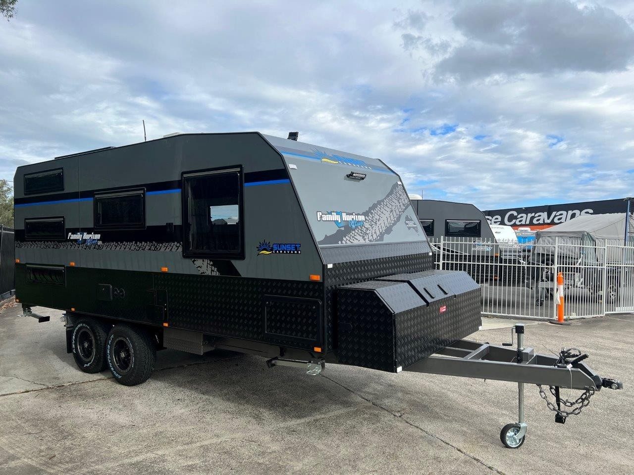 2022 Sunset Family Horizon 19ft8 Off-Road Triple Bunk Van New Model