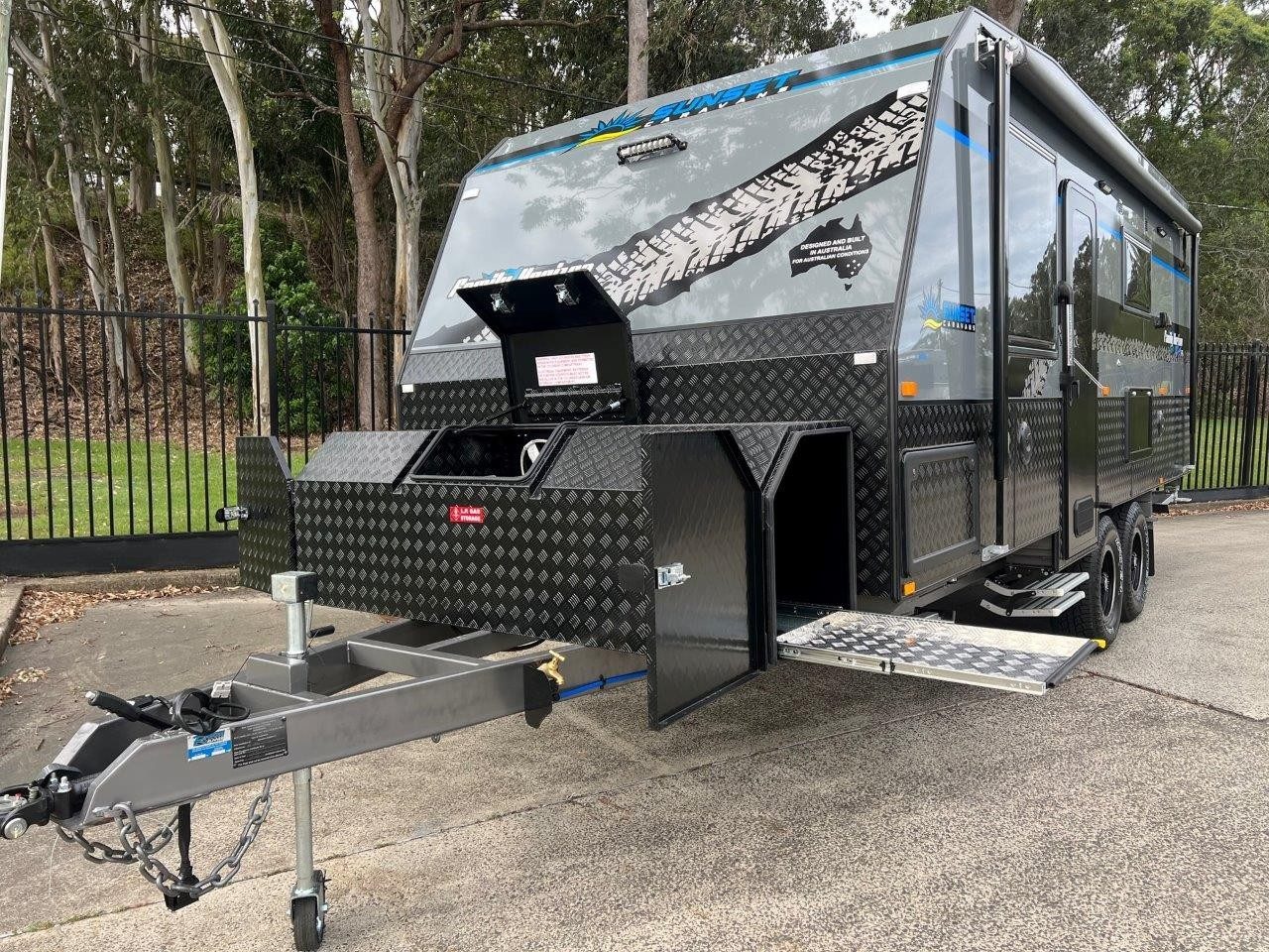 2022 Sunset Family Horizon 19ft8 Off-Road Triple Bunk Van New Model