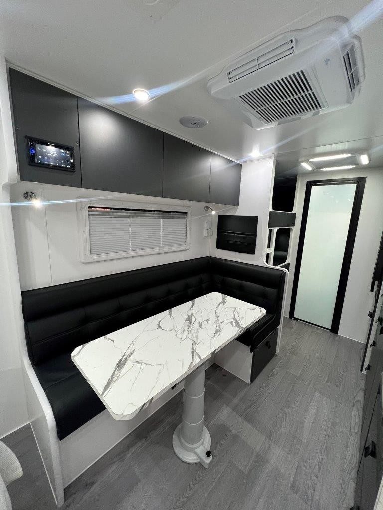 2022 Sunset Family Horizon 19ft8 Off-Road Triple Bunk Van New Model