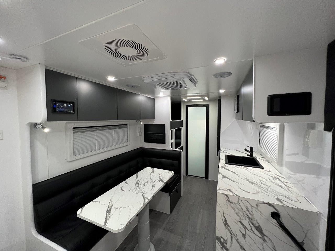 2022 Sunset Family Horizon 19ft8 Off-Road Triple Bunk Van New Model