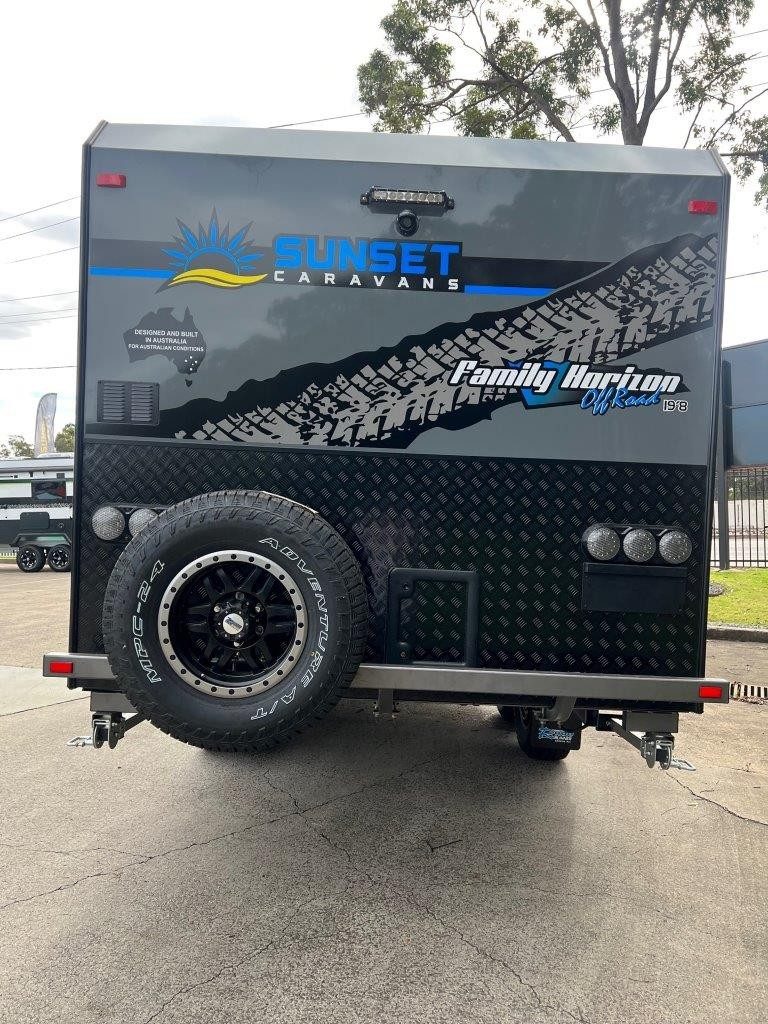 2022 Sunset Family Horizon 19ft8 Off-Road Triple Bunk Van New Model